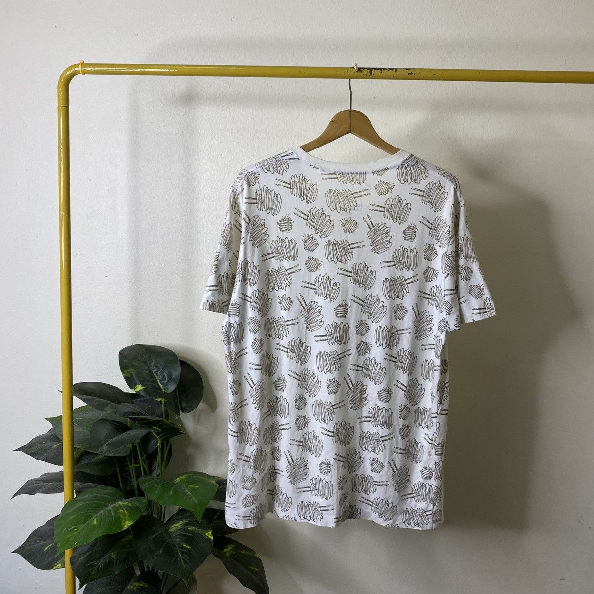 Peanuts Kaws Original Fake x Peanuts Snoopy Collaboration AOP Tee Size US L / EU 52-54 / 3 - 7 Thumbnail