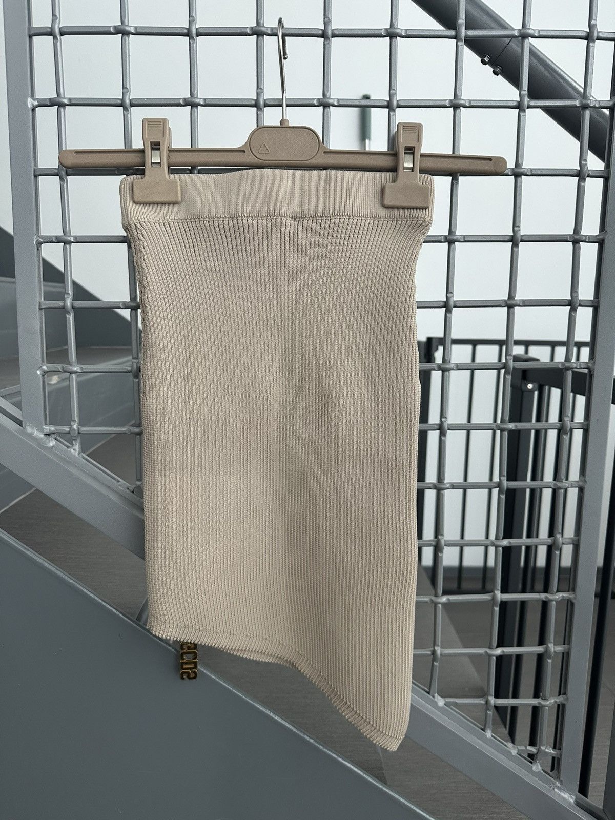 GCDS GCDS Asymmetrical Beige Ribbed Skirt with Gold Zip Accent Size 25" / US 0 / IT 36 - 3 Thumbnail