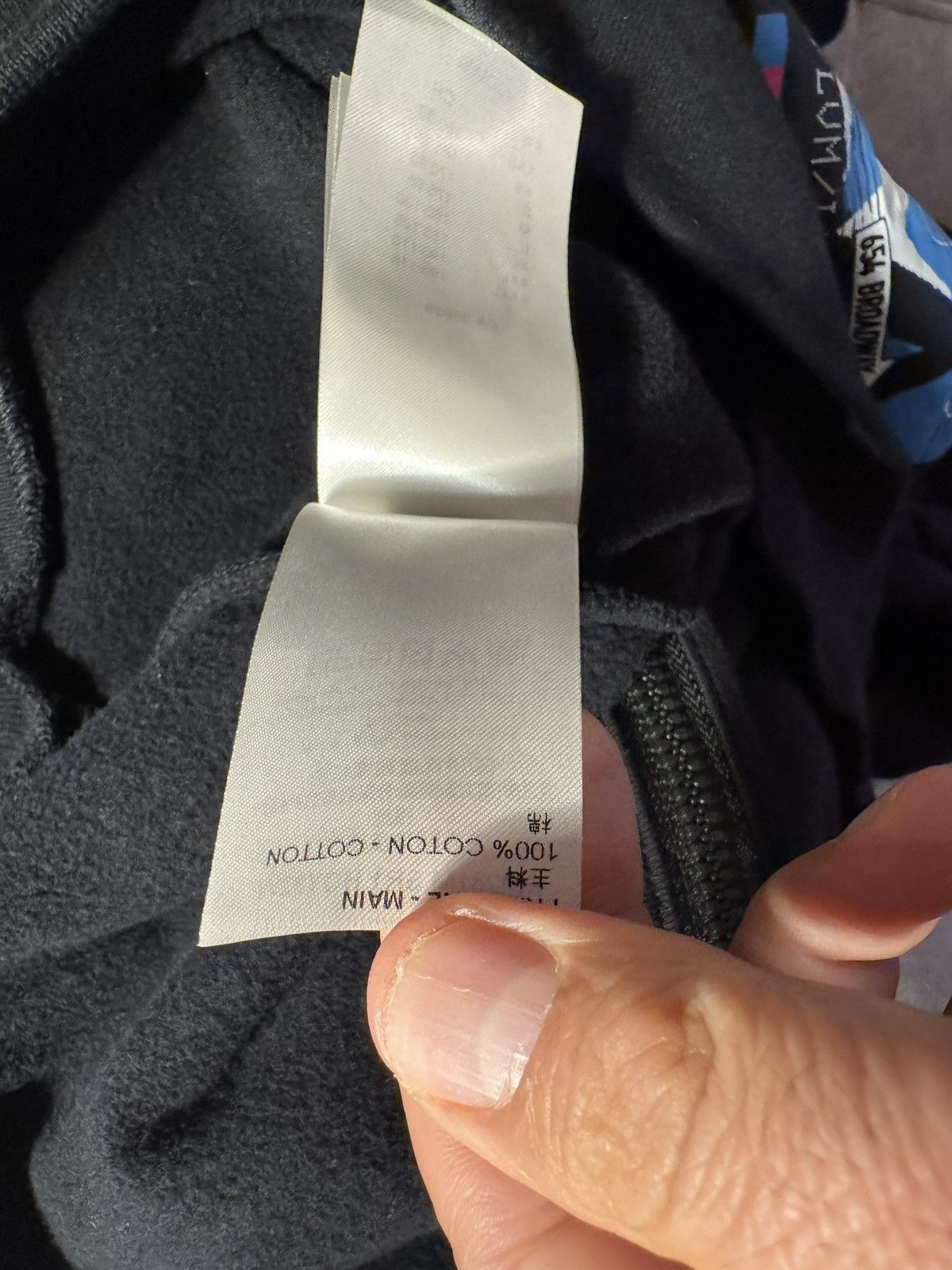 Louis Vuitton Louis Vuitton hoodie study all photos for tape measurements Size US M / EU 48-50 / 2 - 17 Thumbnail