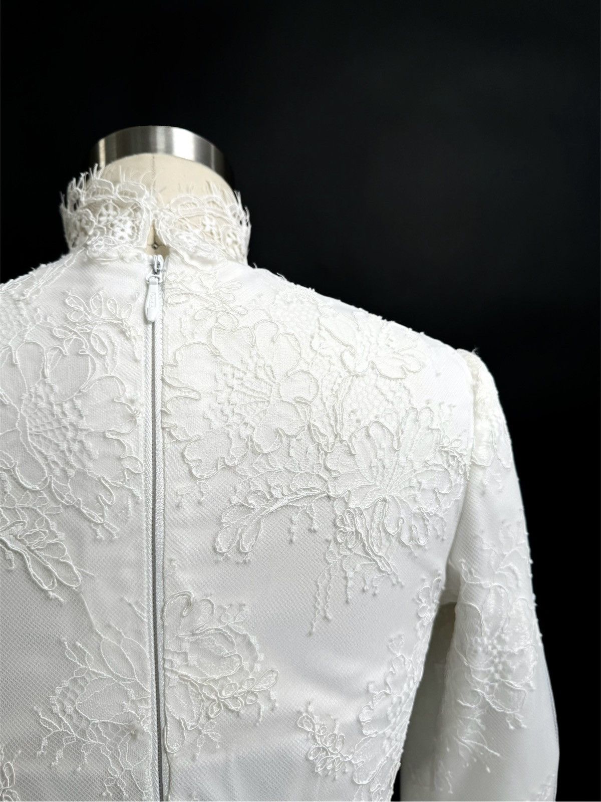 Other Preloved US 4 Anna Augusta Chantilly Corded Lace Bridal Gown Size S / US 4 / IT 40 - 6 Thumbnail