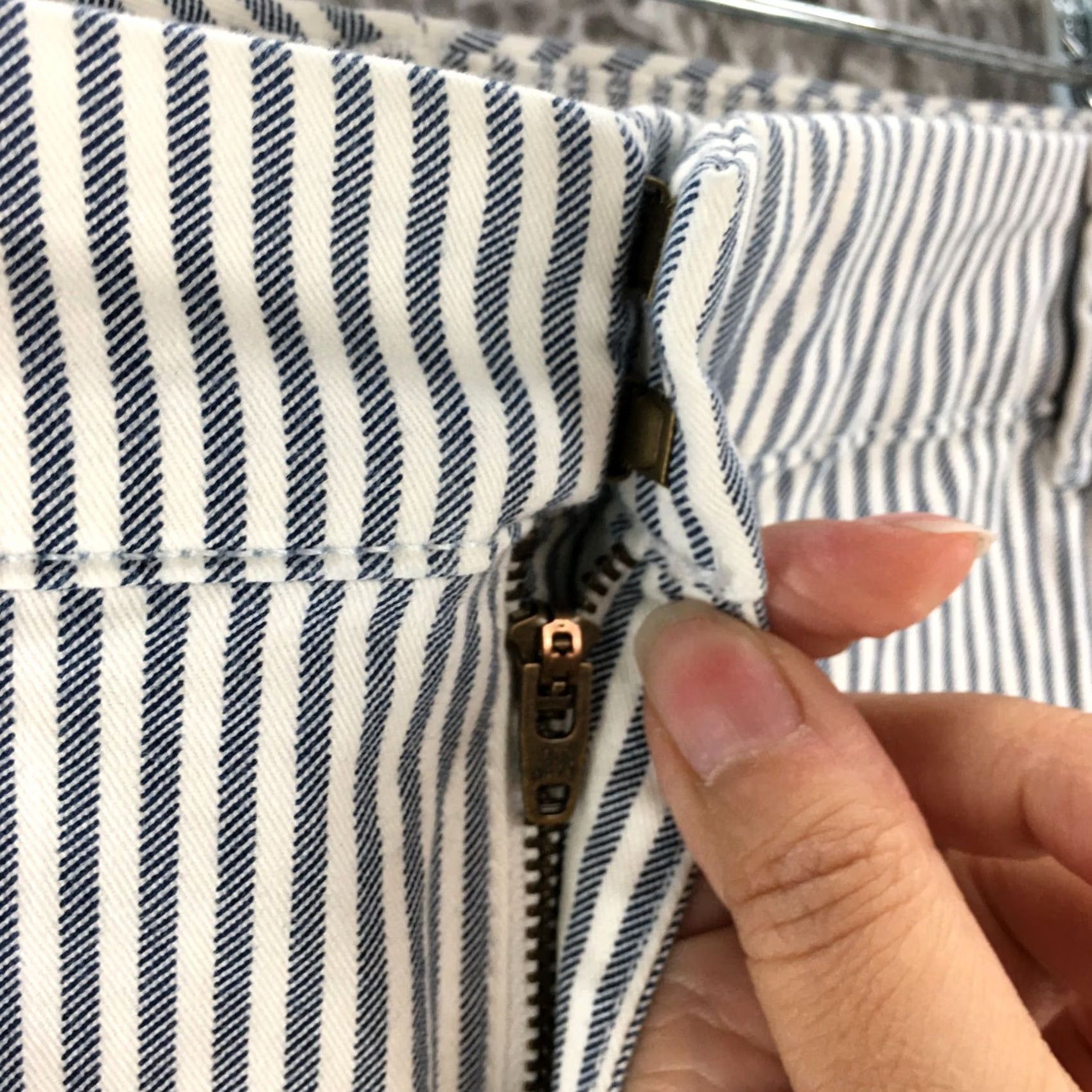 Old Navy Old Navy Pixie Ankle Skinny Pants Womens 41x26.5 Blue Striped High Rise Zip Fly Size 27" / US 4 / IT 40 - 4 Thumbnail