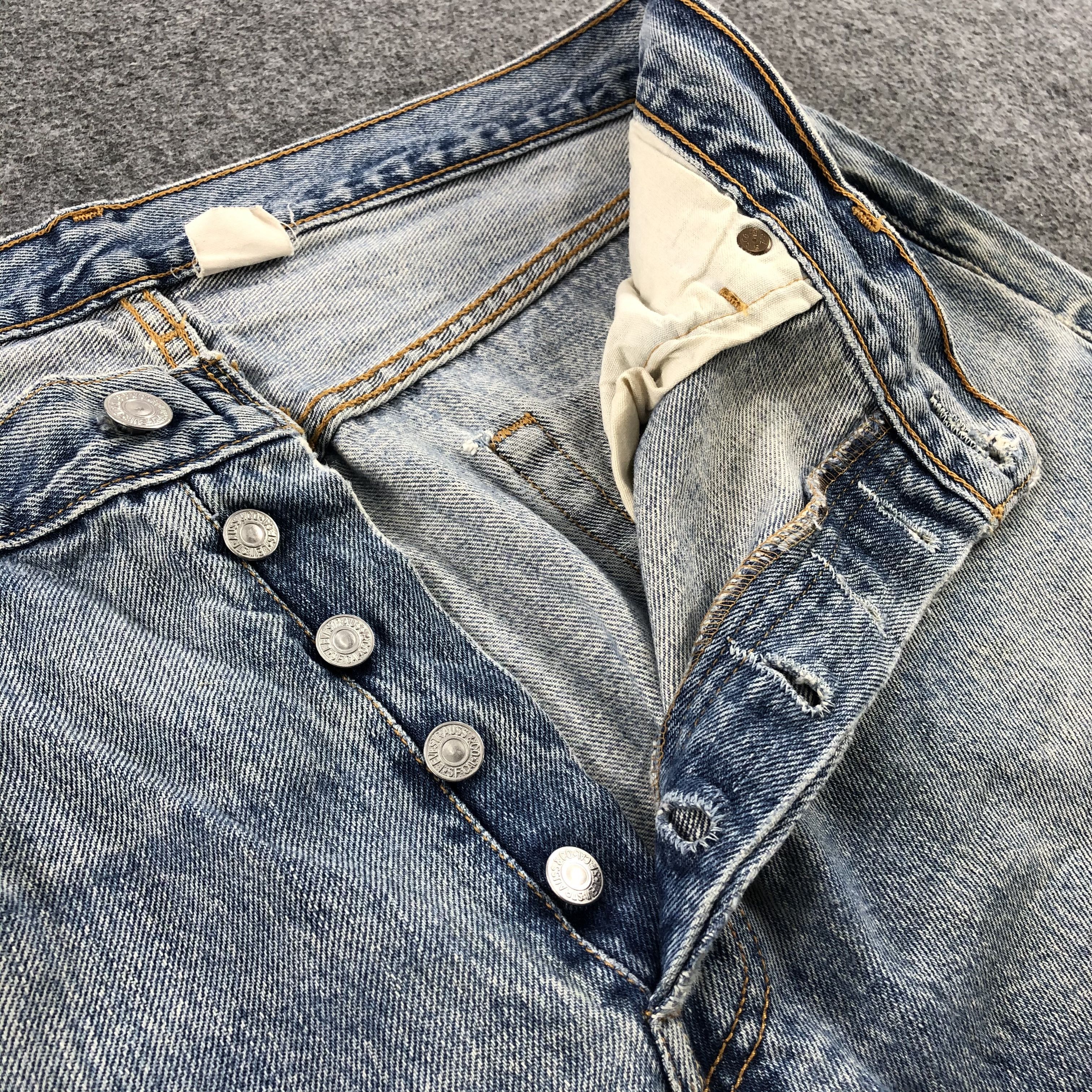 Levi's 90s Vintage Blue Wash Levis 501 Jeans-JM1794 Size US 35 - 7 Thumbnail