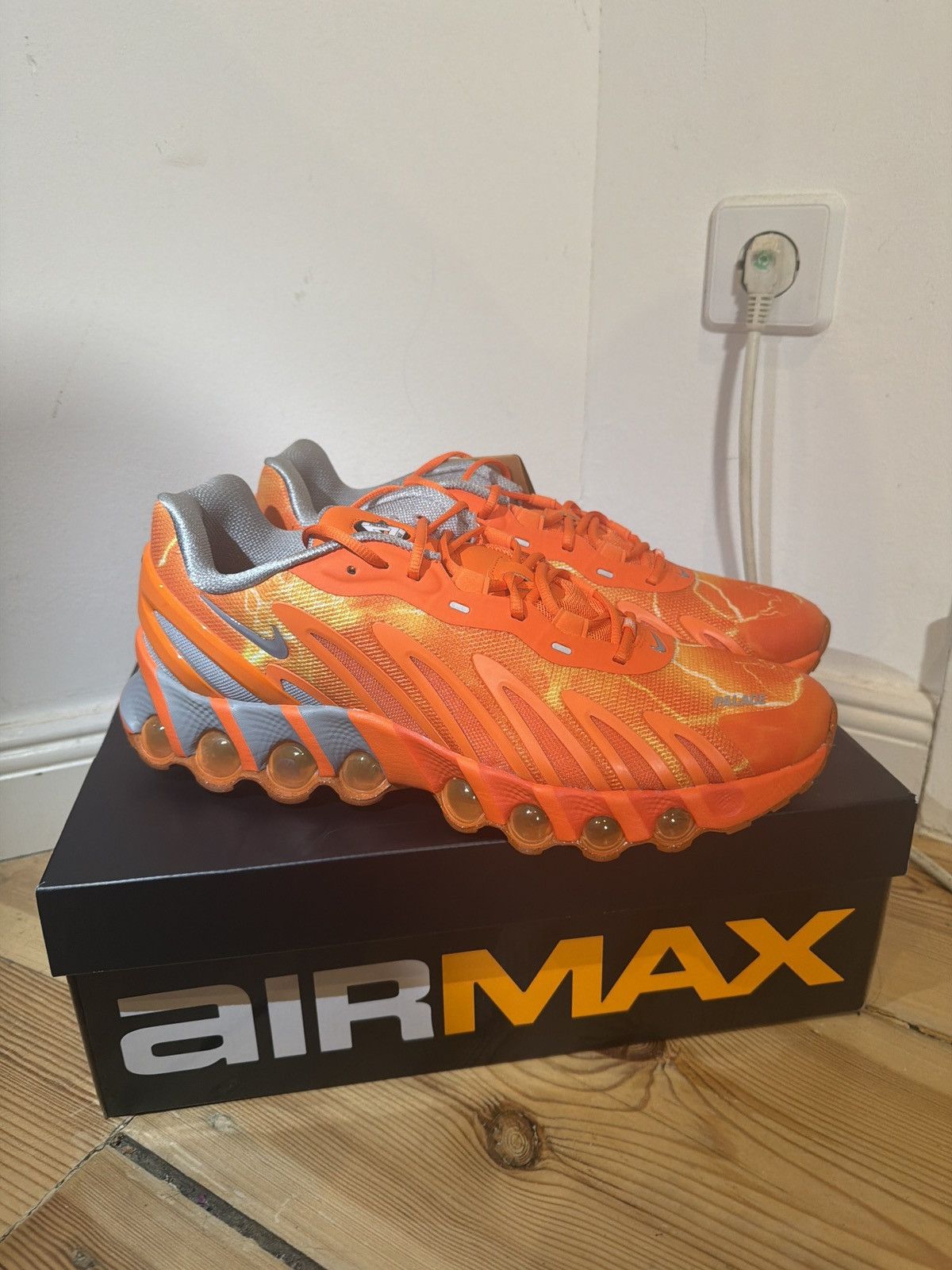 Nike Palace x Nike Air Max DN8 SP “Safety Orange” DS, US 13 Size US 13 / EU 46 - 2 Thumbnail