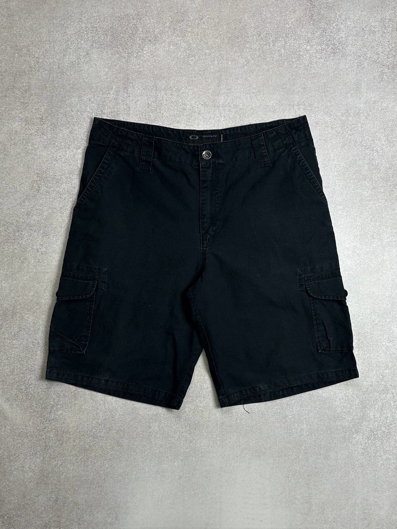 Oakley Vintage Oakley Reflective Black Cargo Y2K Shorts 32 Size US 36 / EU 52 - 3 Thumbnail