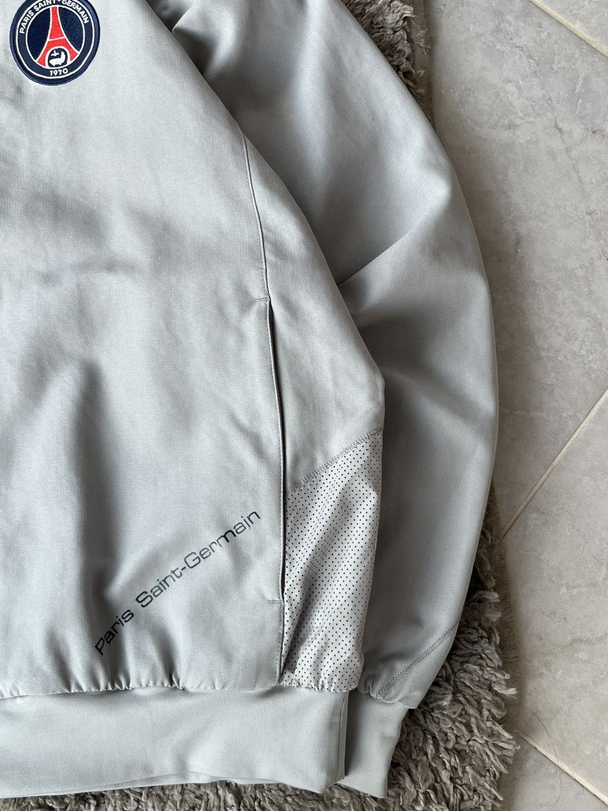 Nike Vintage capes PSG Size US M / EU 48-50 / 2 - 4 Thumbnail
