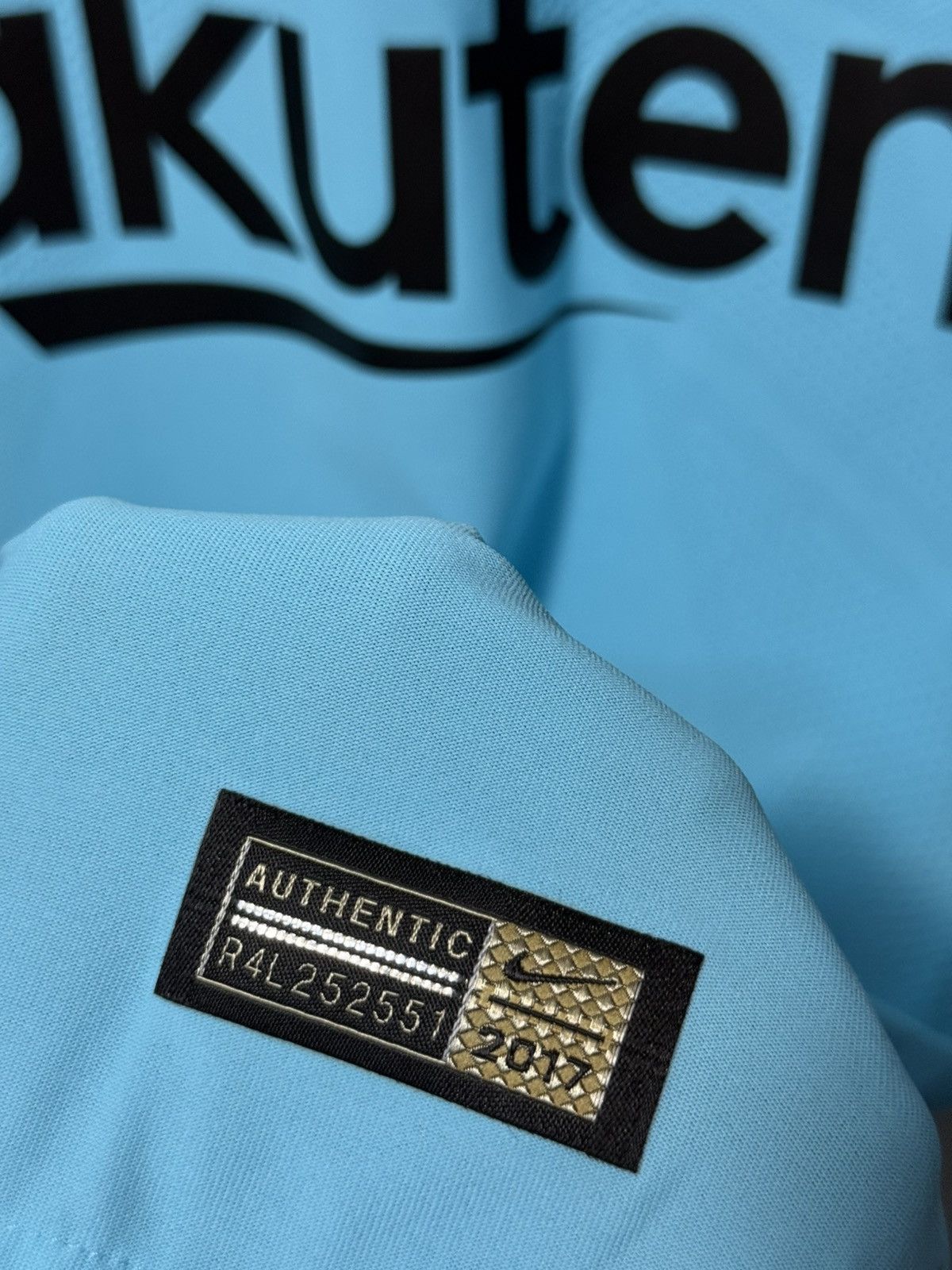Nike Player issue 17/18 Barça Away — Andrés Iniesta #8 BNWT Size US M / EU 48-50 / 2 - 12 Thumbnail