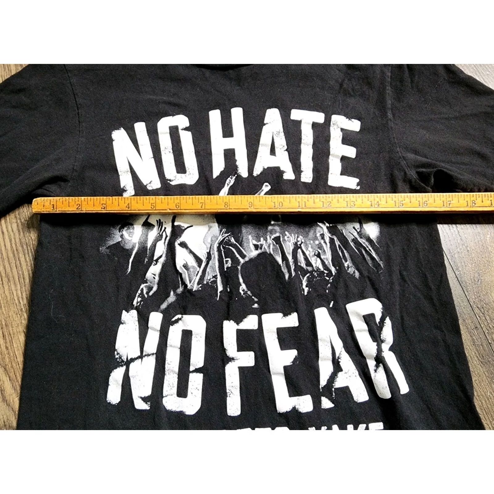 Tultex VINTAGE? No. Mens S In Hearts Wake No Hate No Fear Band Tee T Shirt Size US S / EU 44-46 / 1 - 3 Thumbnail