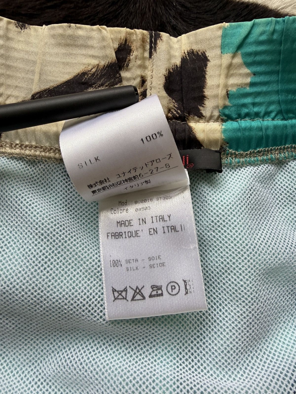 Roberto Cavalli SS2004 Roberto Cavalli Silk Leopard print swim shorts Size US 32 / EU 48 - 11 Thumbnail