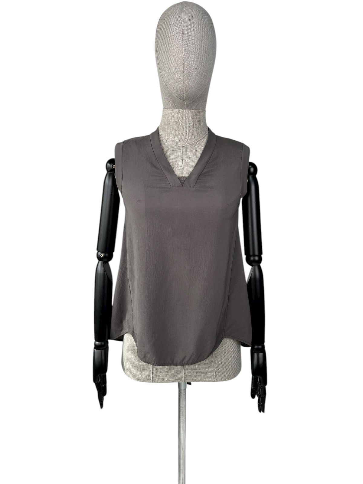 Brunello Cucinelli BRUNELLO CUCINELLI Silk Sleeveless Top V-Neck Blouse size XS Size XS / US 0-2 / IT 36-38 - 1 Thumbnail