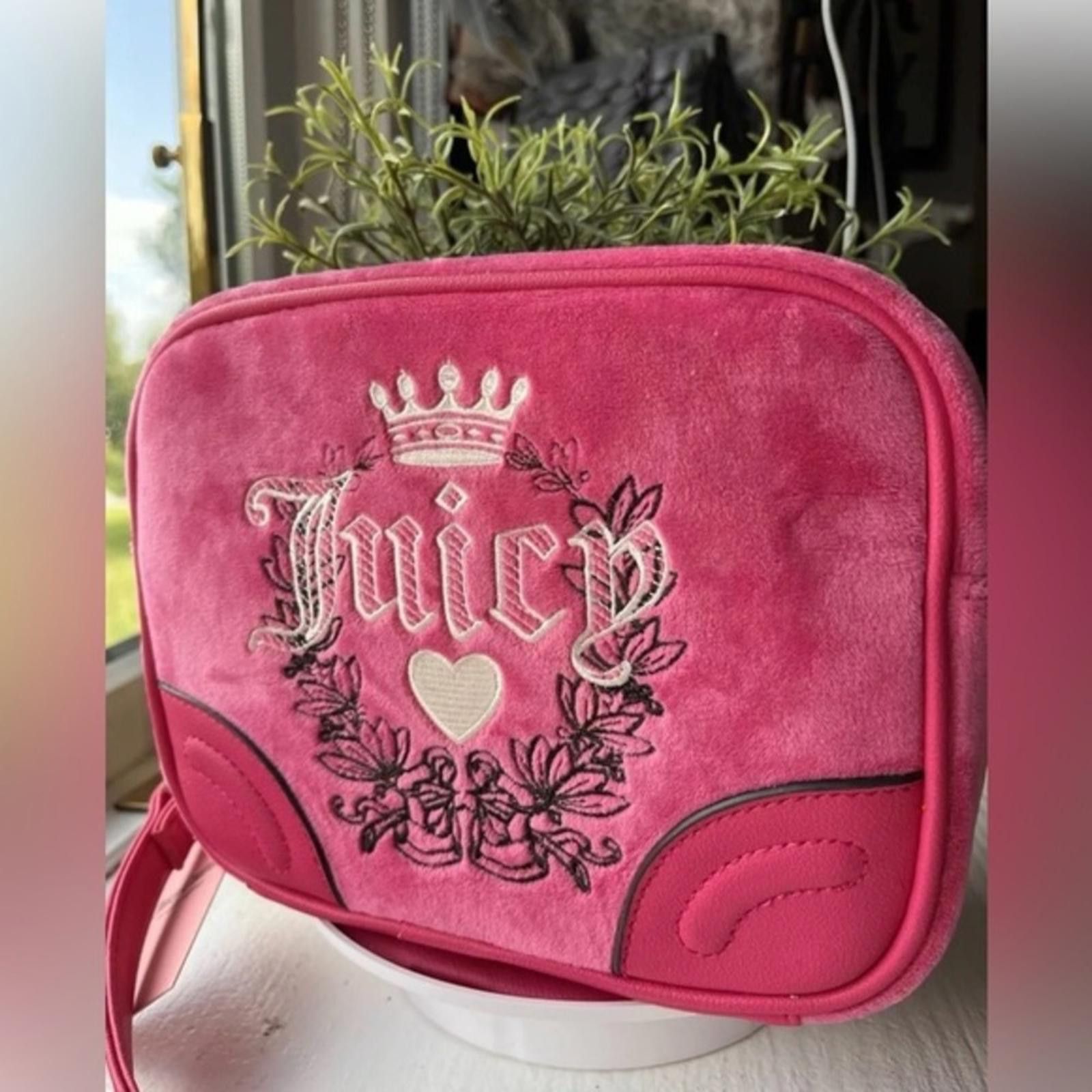 Juicy Couture Jeans Juicy Couture Velour Heritage Free Love Crossbody Bag Size ONE SIZE - 1 Thumbnail