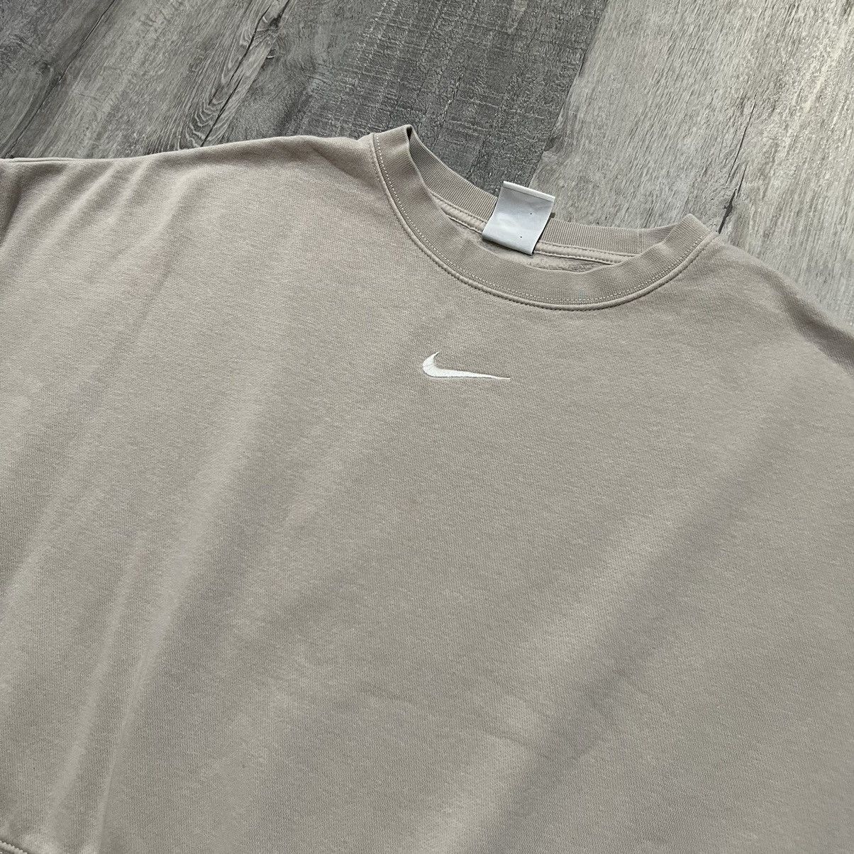 Nike Nike Centerswoosh Sweatshirt Womens Beige Cropped Crewneck Size M / US 6-8 / IT 42-44 - 2 Thumbnail