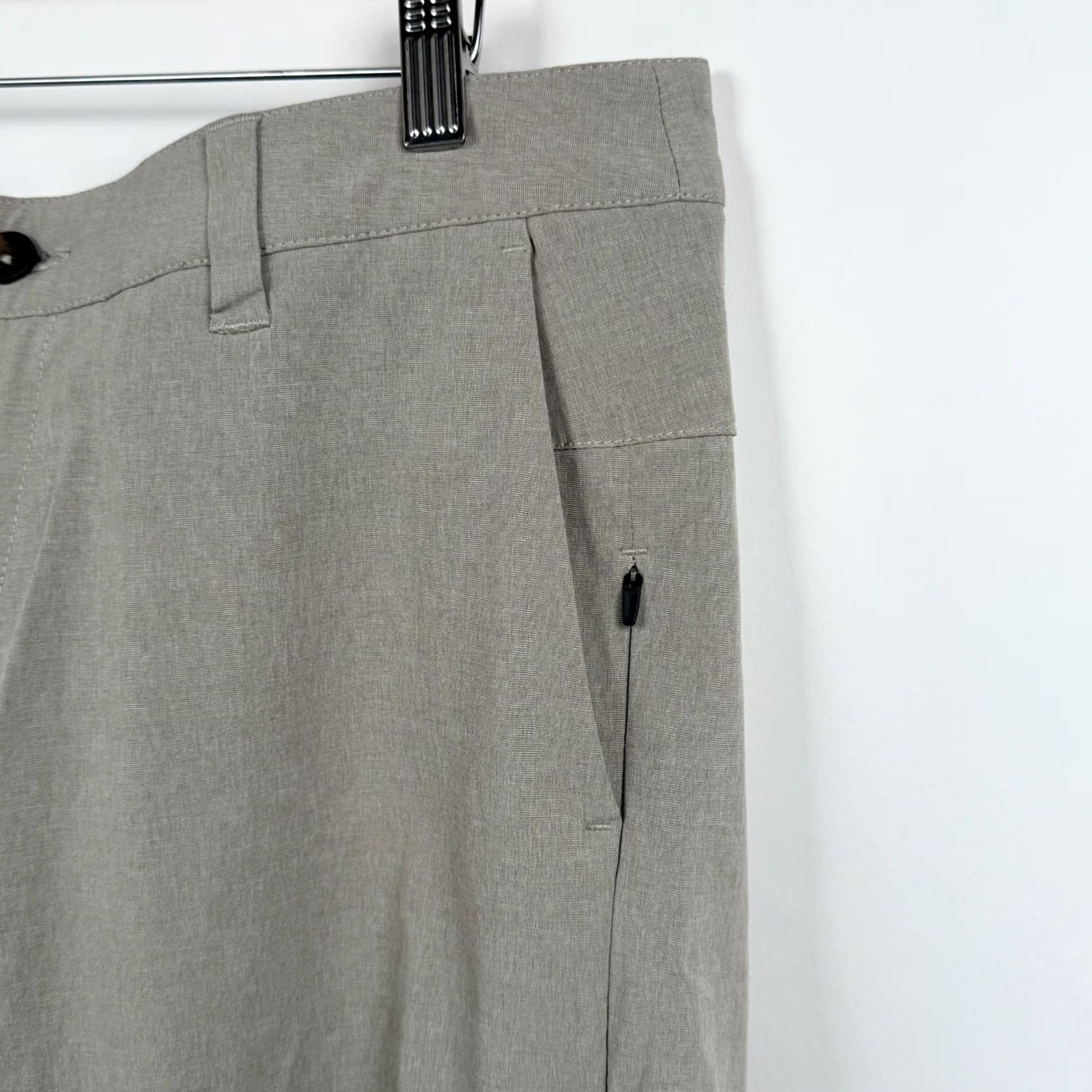 Vuori Vuori Aim Pants Mens 33 Chino Performance Golf Stretch V431 Gray Size US 33 - 3 Thumbnail