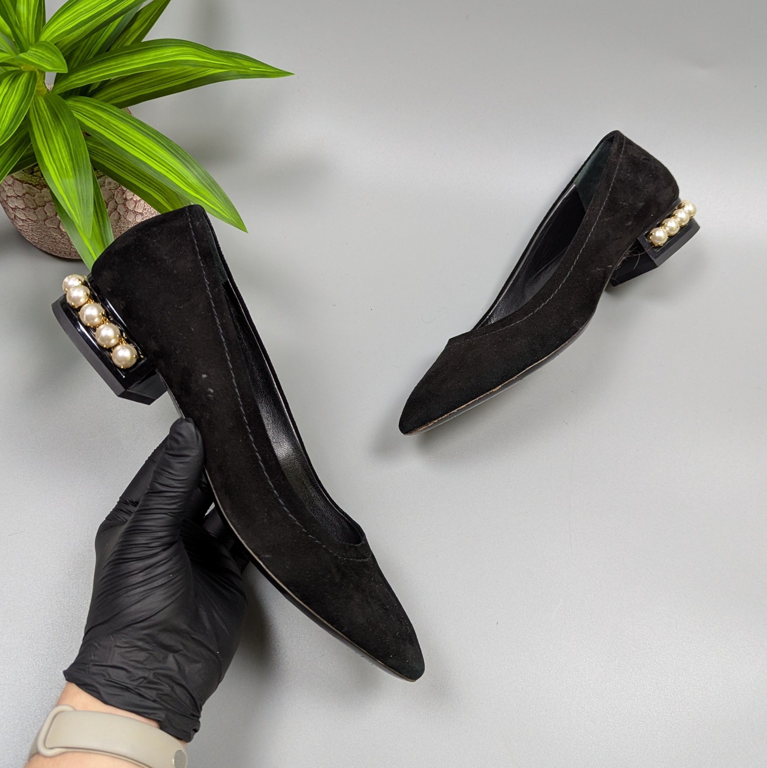 Vintage Konstantin Starke Vintage Black Suede Pumps Pearl Block Heel Size US 8.5 / IT 38.5 - 7 Thumbnail