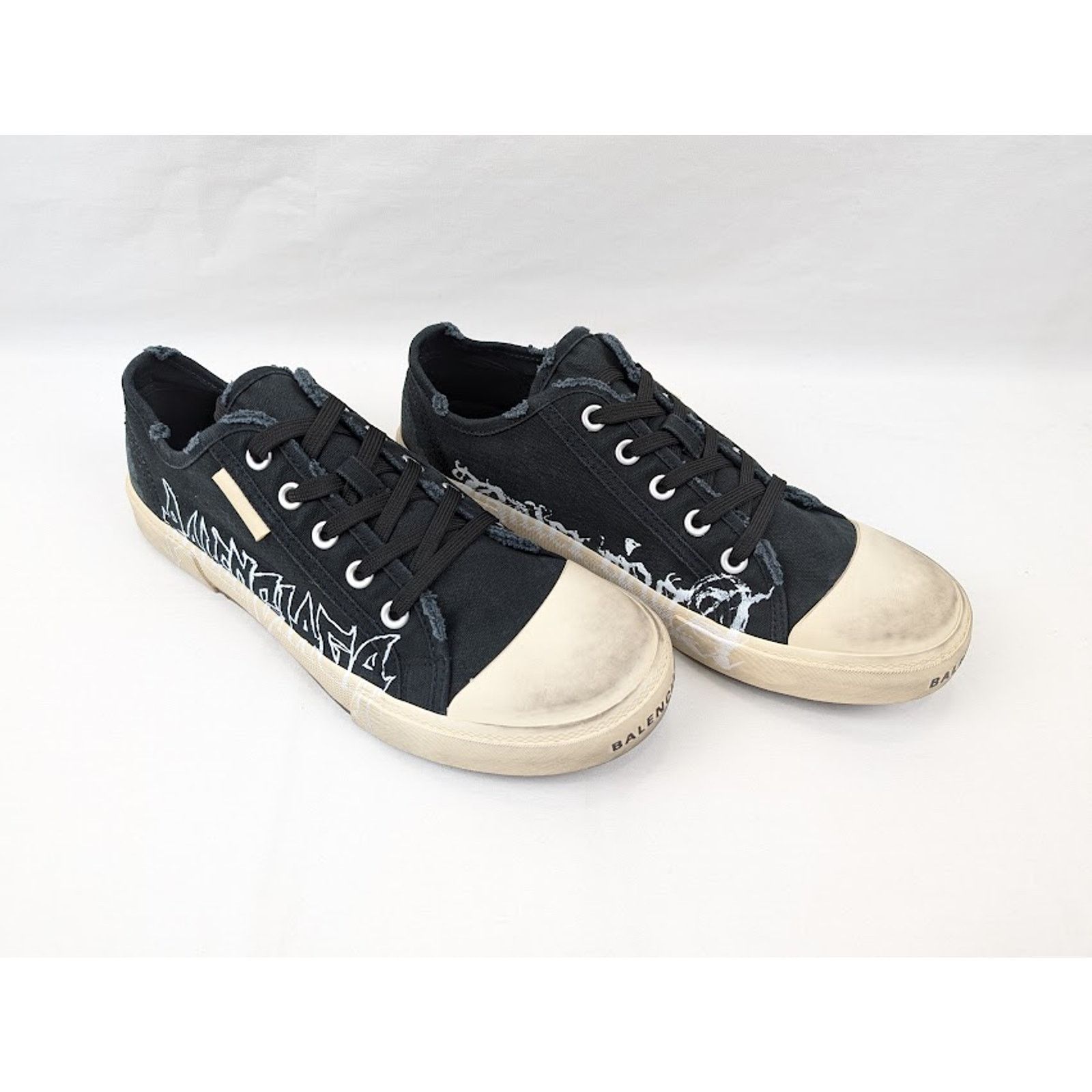 Balenciaga o1rshd1 Q:3 / Paris Low-Top Sneakers in Black/White Size US 11 / EU 44 - 13 Thumbnail