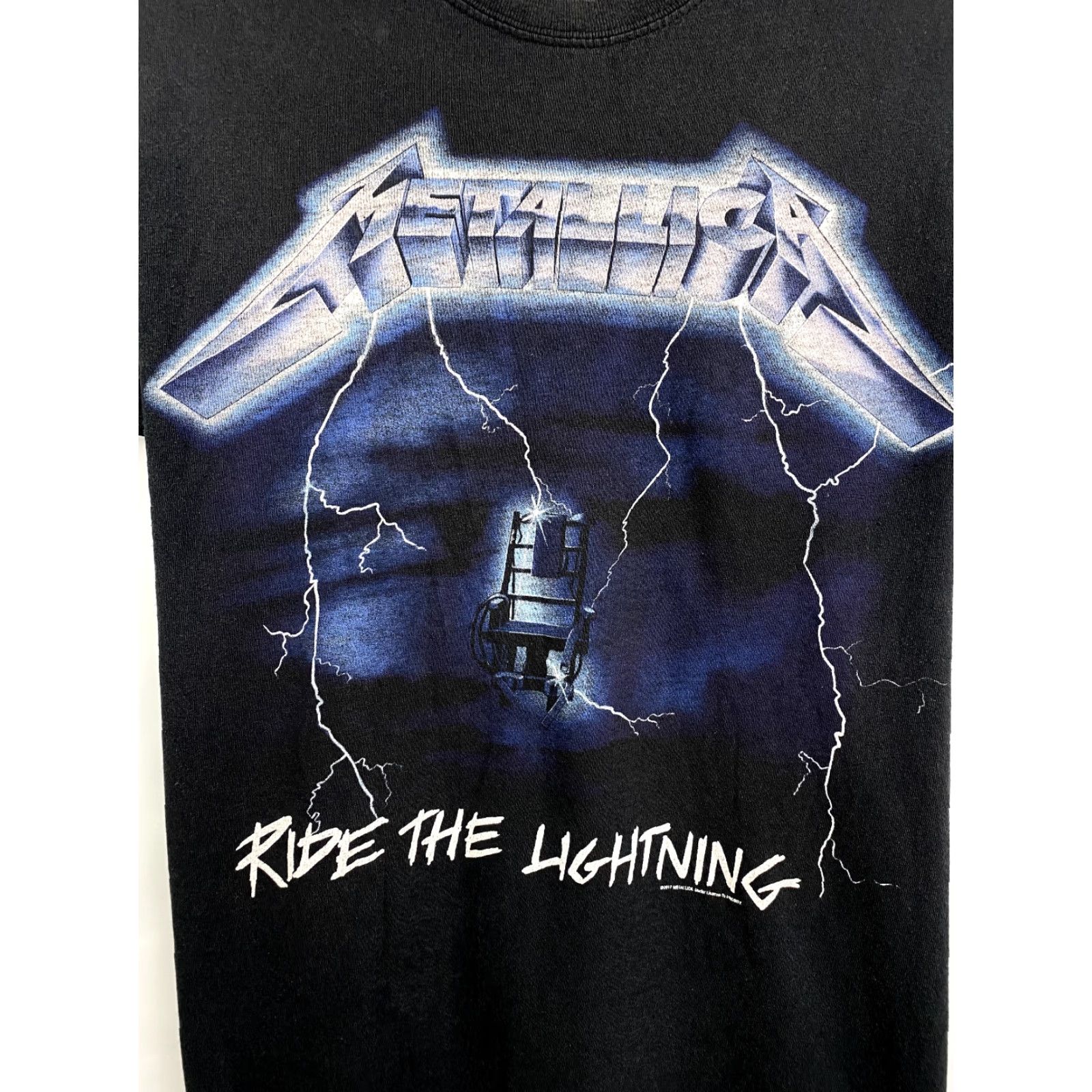 Gildan Vintage Metallica Ride the Lightning rare retro T-Shirt M Black Mens XS? Size US M / EU 48-50 / 2 - 4 Thumbnail