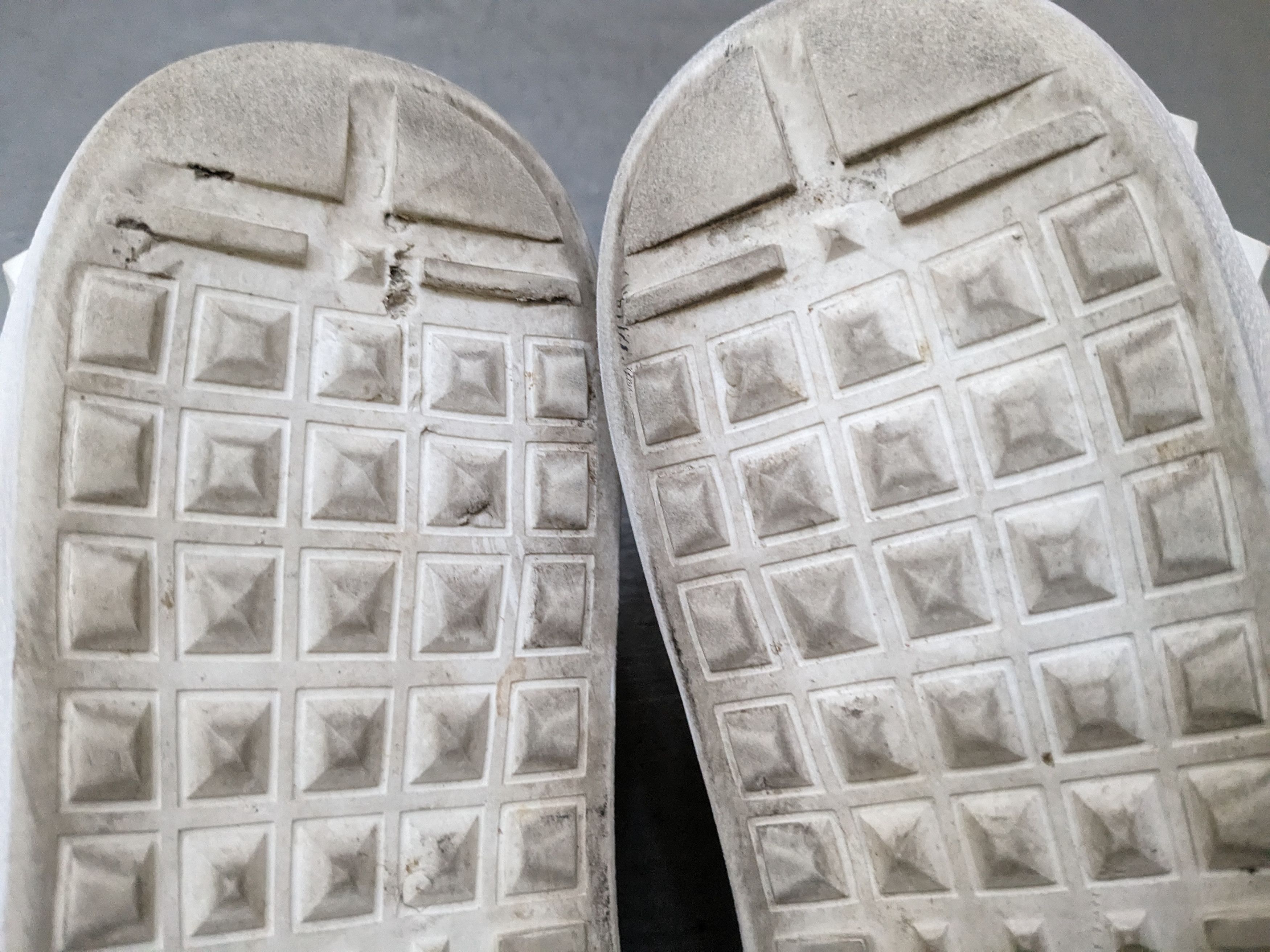 Valentino Valentino Rockstud Sneakers 9.5 42.5 Floral Gray Leather Size US 9.5 / EU 42-43 - 19 Thumbnail