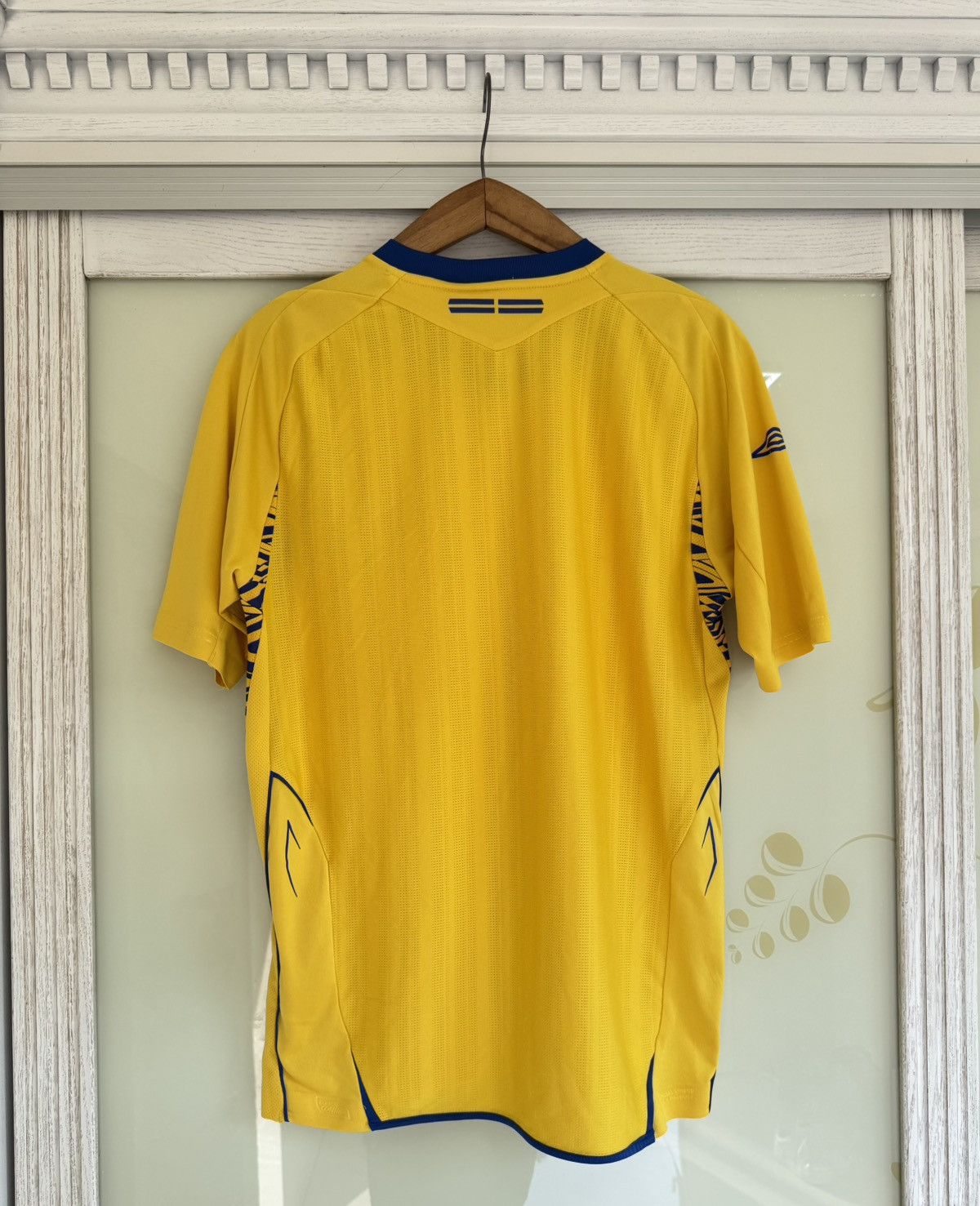 Umbro Vintage Sweden 2008-2009 Home Soccer Jersey Football Kit Size US M / EU 48-50 / 2 - 2 Thumbnail