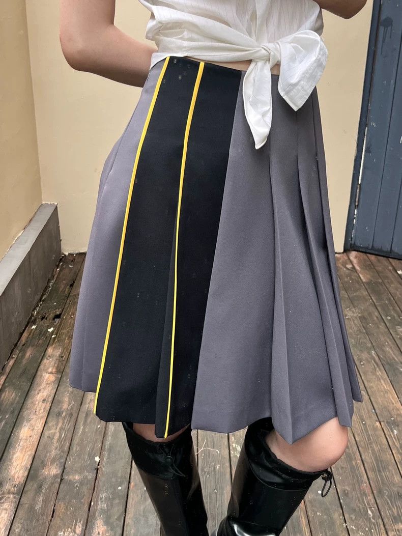 Prada Prada Sports style color-blocked pleated skirt Size 25" / US 0 / IT 36 - 2 Thumbnail