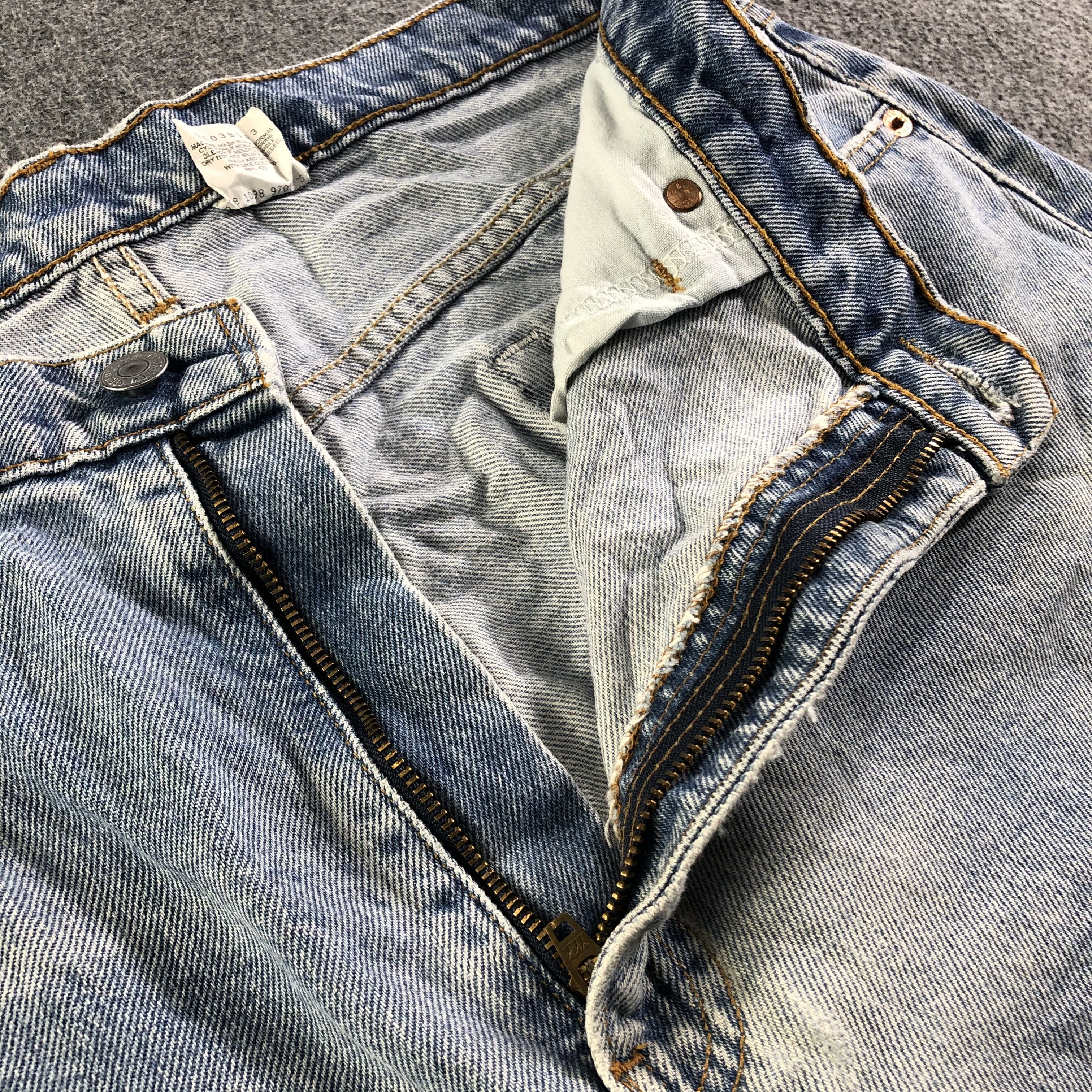 Levi's Vintage Light Wash Levis 505 Jeans-J4124 Size US 35 - 8 Thumbnail
