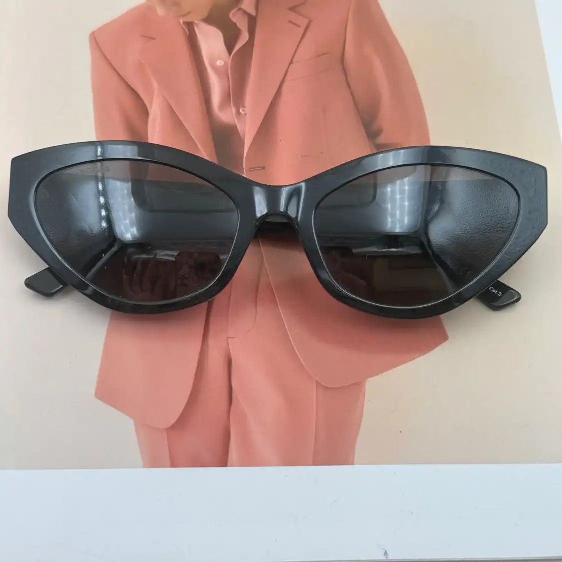 Balenciaga BALENCIAGA black cat-eye letterLOGO sunglasses Size ONE SIZE - 1 Thumbnail