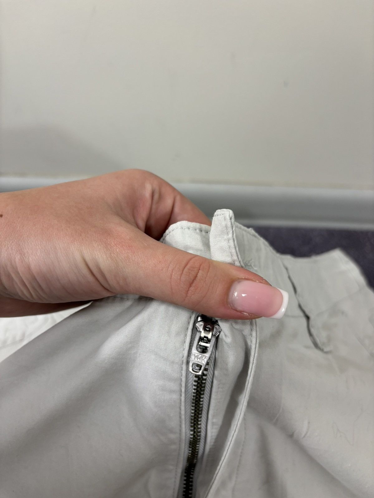 Dockers Vintage Dockers Y2K Men’s Silver Gray Utility Cargo Shorts Size US 33 - 9 Thumbnail