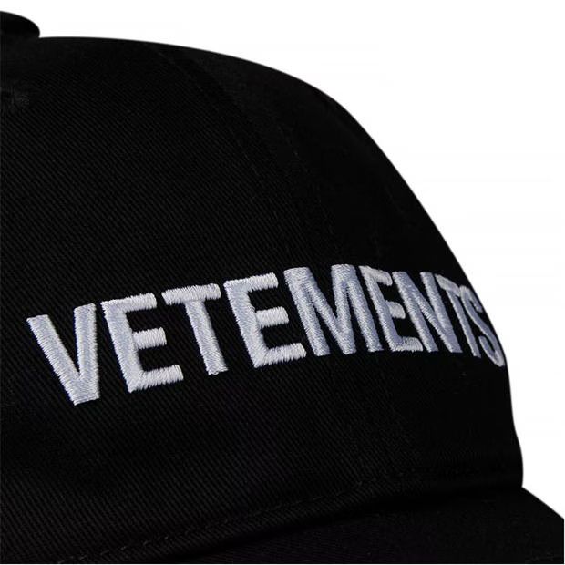 Vetements o1g2r1mq0824 Size: OS / Vete Logo Cap in Black Size ONE SIZE - 4 Thumbnail