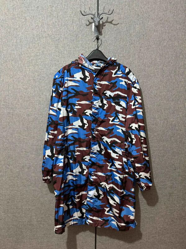 Prada Prada Color Block Logo Men's Raincoat Size US XL / EU 56 / 4 - 1 Thumbnail