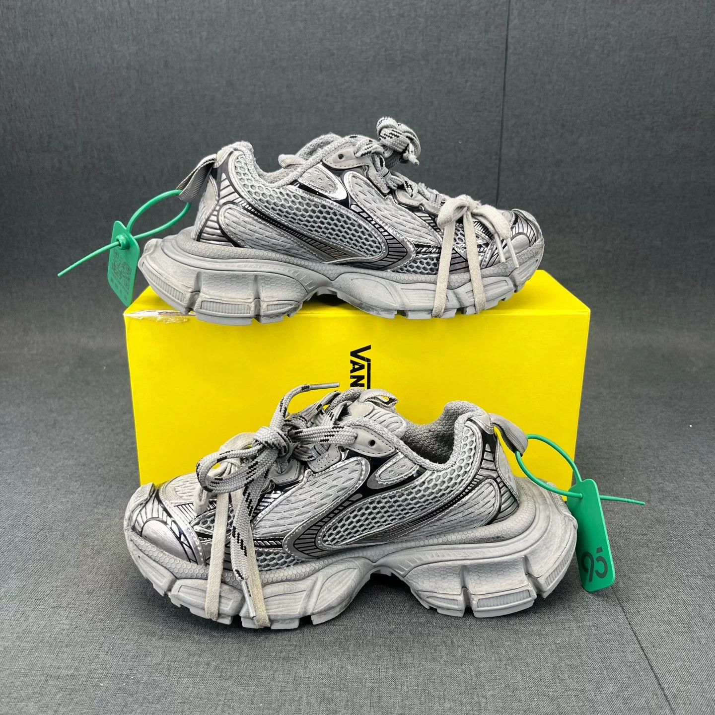 Balenciaga Balenciaga 3xl Silver Gray 35 Worn 2x Like New Size US 5 / IT 35 - 3 Thumbnail