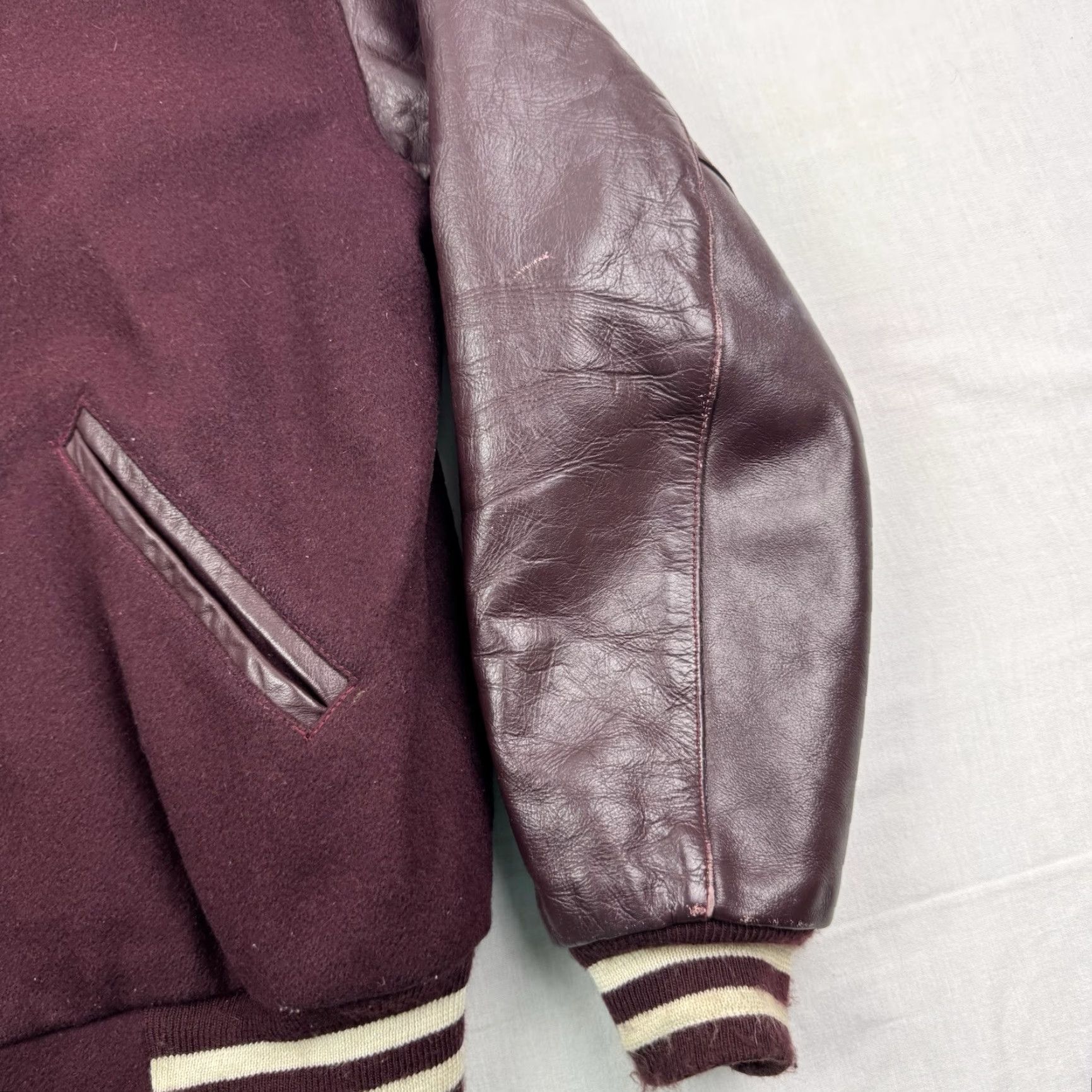 Vintage VINTAGE Big Bills Sport Shop Varsity Jacket Adult Large Red Wool 80s Classic Mens Size US L / EU 52-54 / 3 - 3 Thumbnail