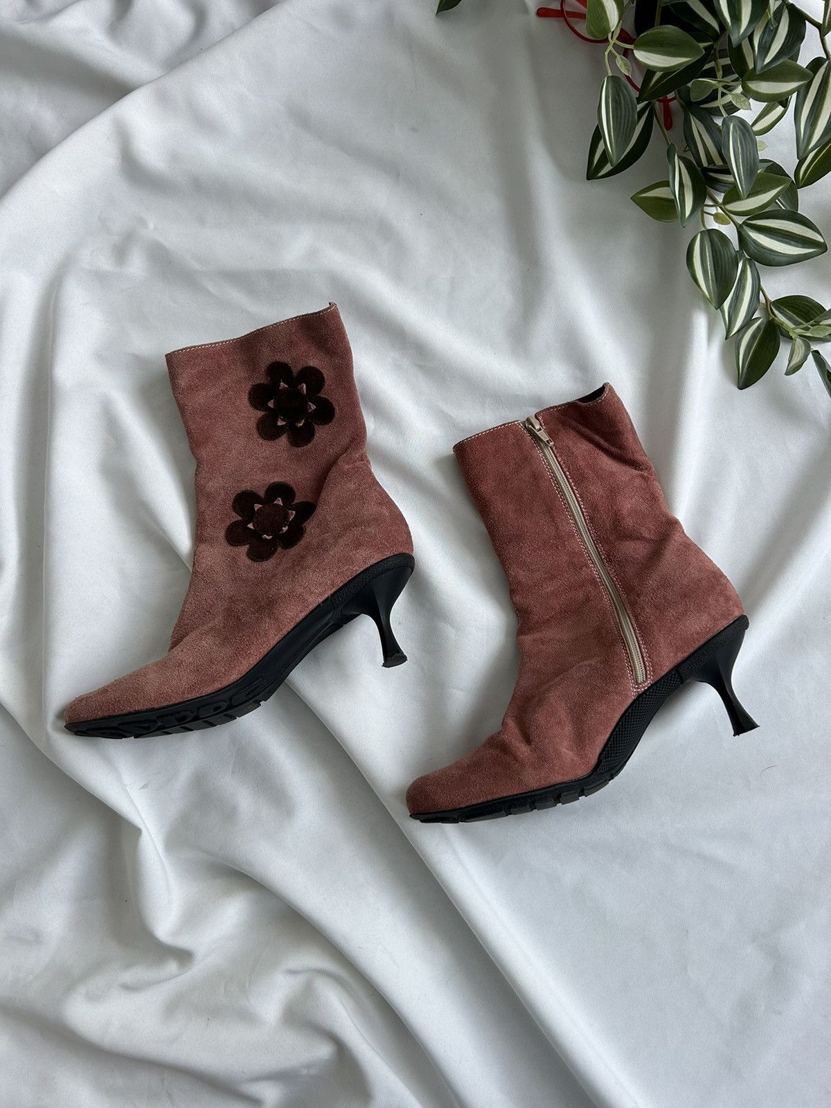 Japanese Brand × Vintage Cute Suede Pink Boots Heels Floral Rare Vintage Y2K Size US 9 / IT 39 - 4 Thumbnail
