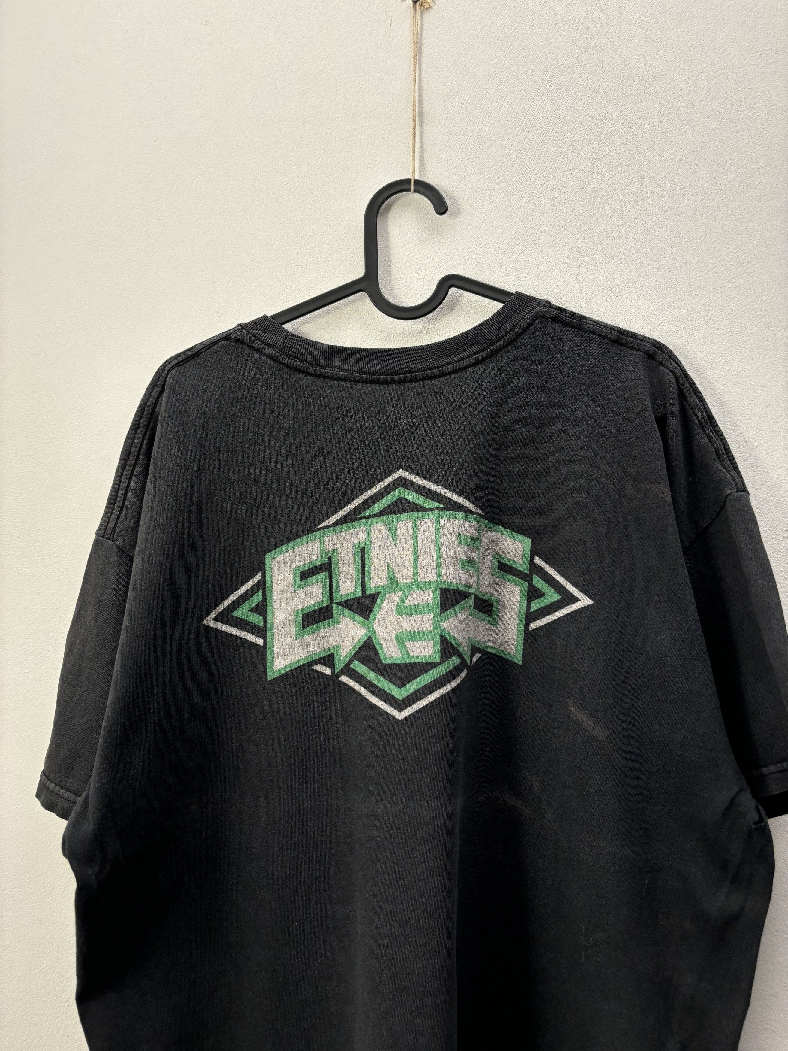 Etnies × Vintage Vintage 00s Etnies Faded Big Print Logo Tee Size US XL / EU 56 / 4 - 6 Thumbnail