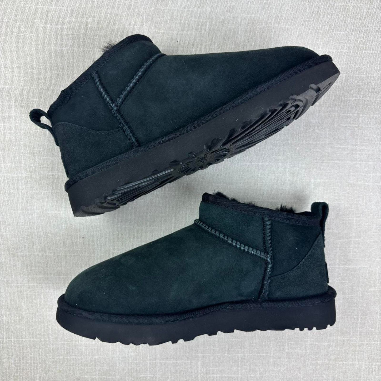 Ugg 🐈‍⬛ 2020 UGG Classic Ultra Mini Boot “Black” 5W Size US 5 / IT 35 - 4 Thumbnail
