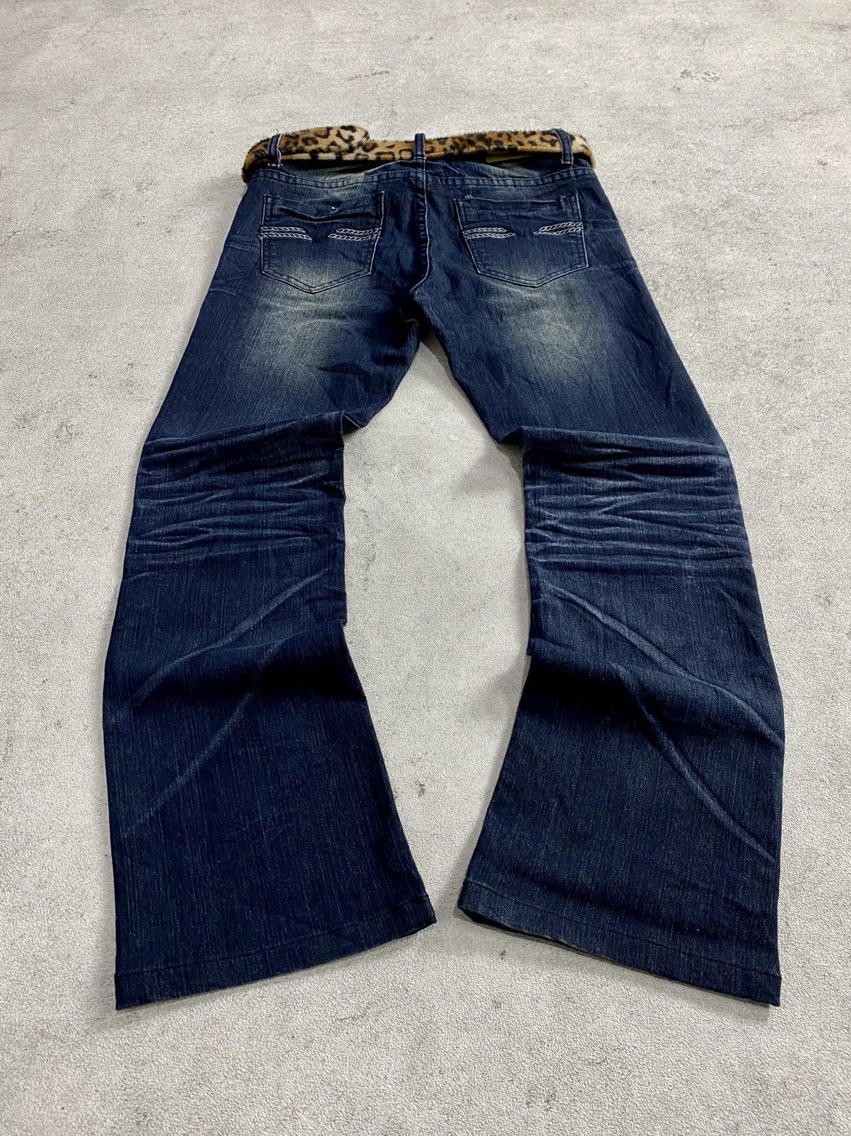 Japanese Brand 2000s Adorable Flare jean Size US 29 - 2 Thumbnail