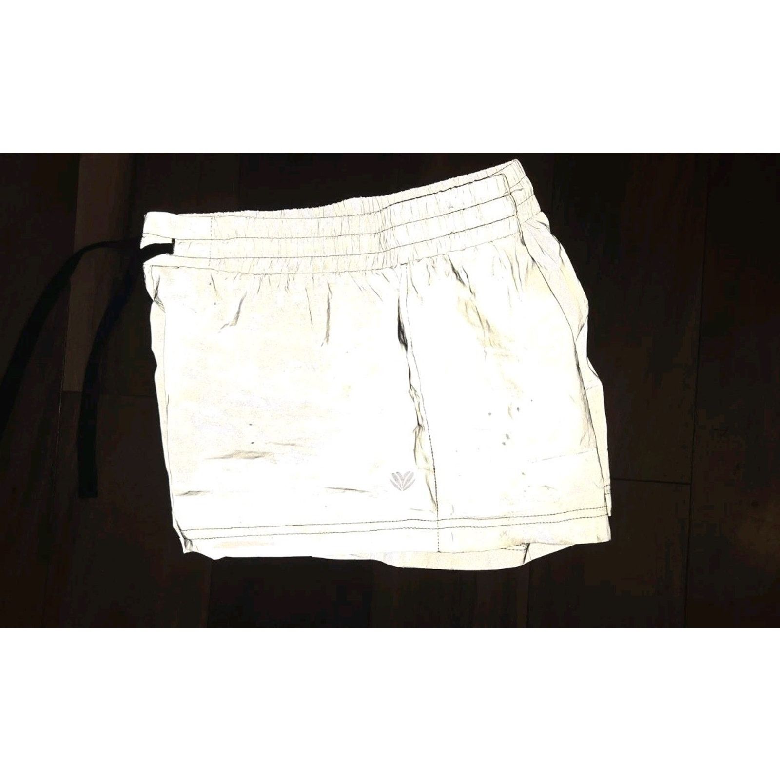 Forever 21 Forever 21 Reflective Shorts Silver Run Night Zip M 6-8 Size 28" / US 6 / IT 42 - 4 Thumbnail