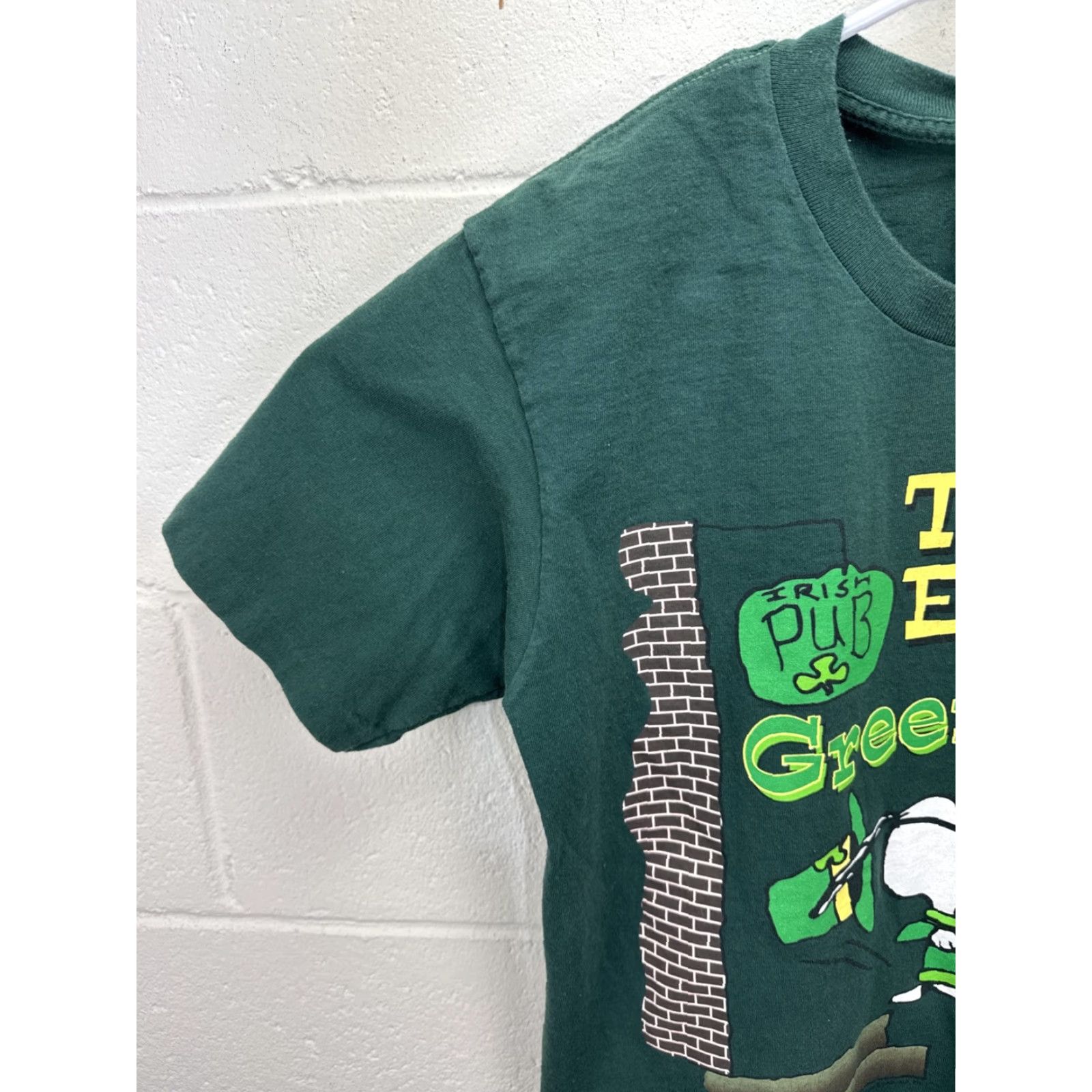 Vintage VINTAGE 90s Tennessee River Snoopy St Patrick's Day Drinking T-Shirt Large Green Graphic Print Mens Size US L / EU 52-54 / 3 - 6 Thumbnail
