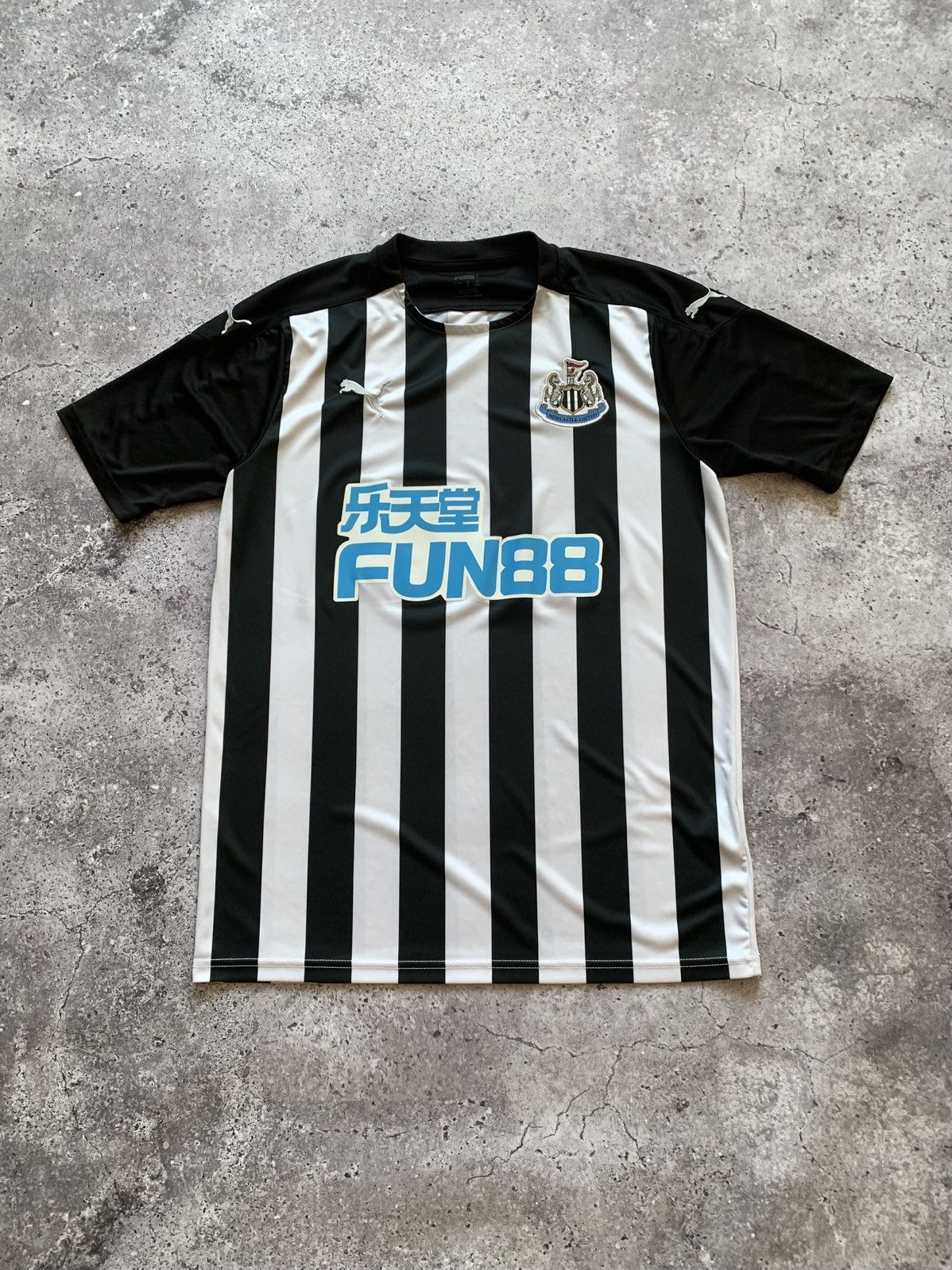 Puma 🔥PUMA NEWCASTLE UNITED 2020 2021 HOME SOCCER JERSEY Size US L / EU 52-54 / 3 - 1 Thumbnail