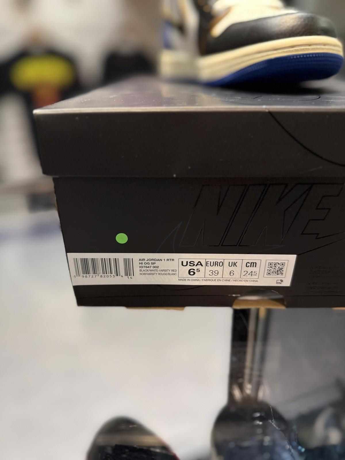 Jordan Brand Air Jordan 1 x Union x Fragment Black and Varsity Red (6.5) Size US 6.5 / EU 39-40 - 11 Thumbnail