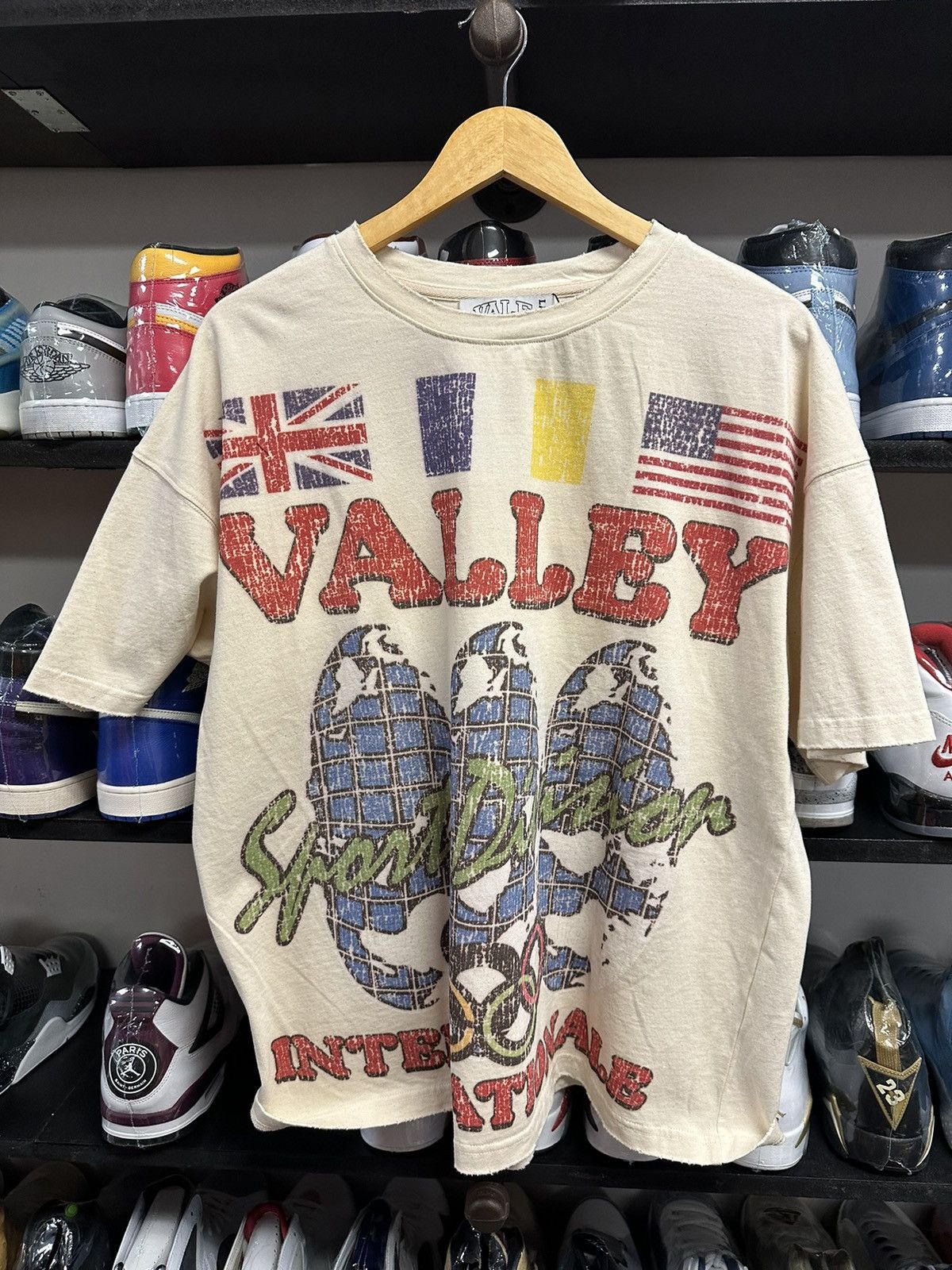 Vale Valley sports division international new large Size US L / EU 52-54 / 3 - 1 Thumbnail