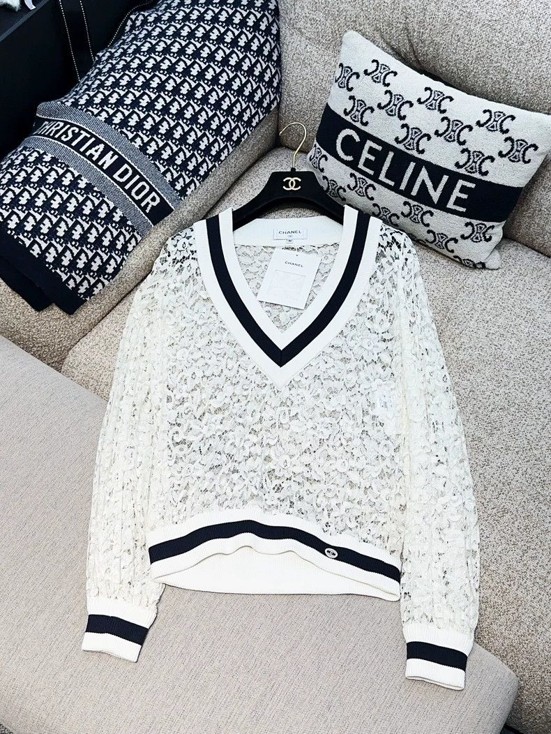 Chanel Chanel 17P white 36 yards black edge hollow V-neck long-sl Size XS / US 0-2 / IT 36-38 - 1 Thumbnail