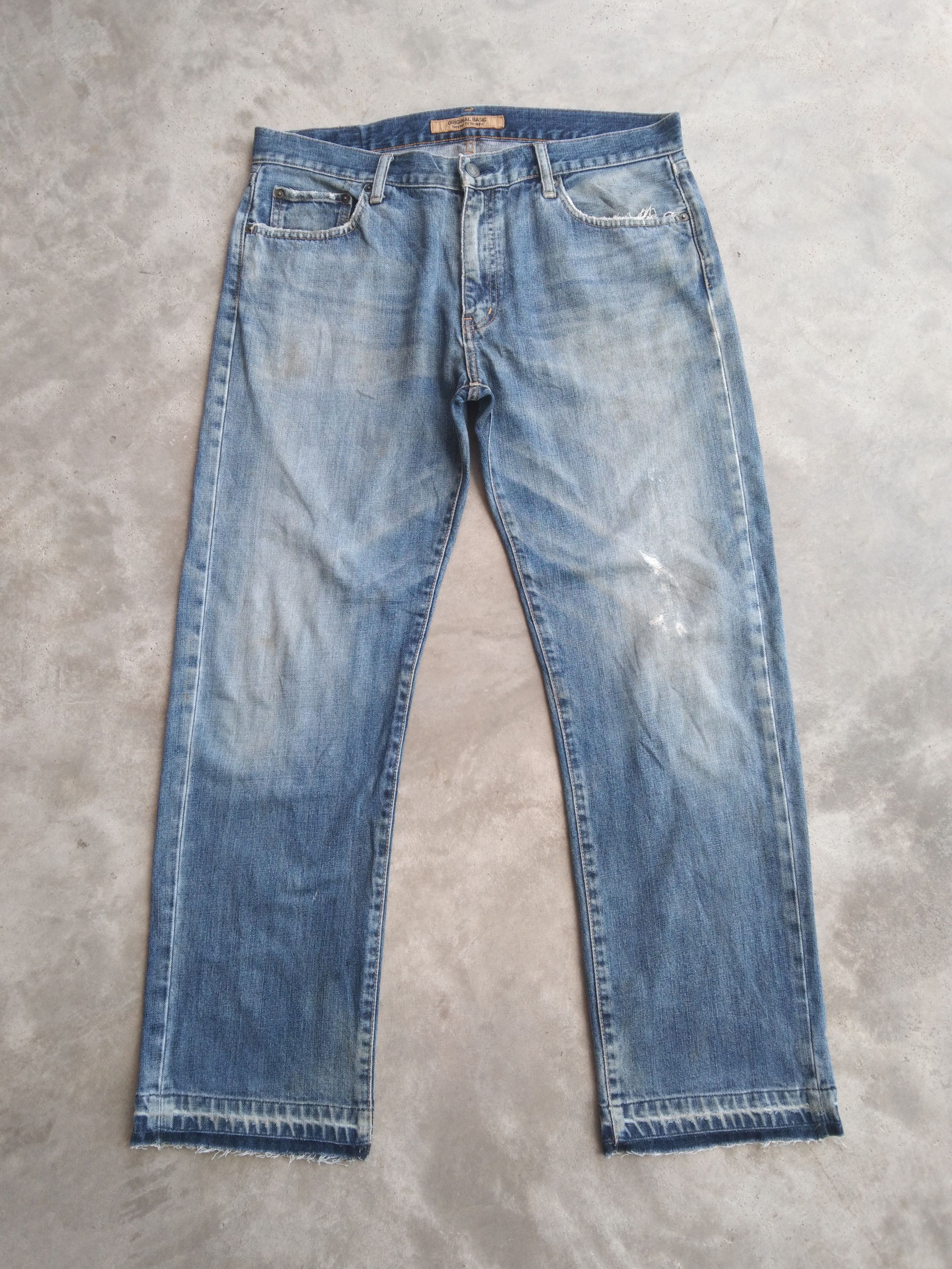 Japanese Brand Vintage Faded Blue Uniqlo S-002 Distressed Jeans 35x30 Size US 35 - 1 Thumbnail