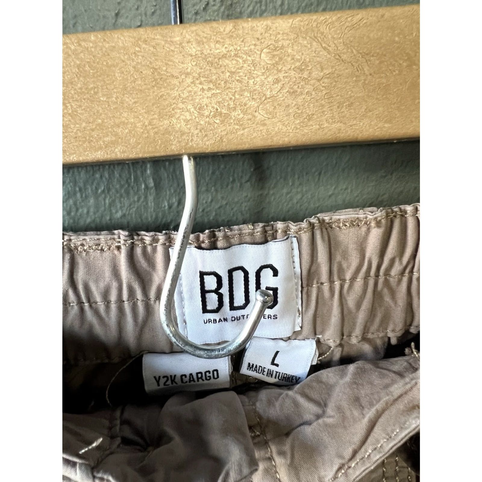 Urban Outfitters BDG Urban Outfitters Y2K Cargo Brown Pants Size Large User: BDG Urban Outfitters Y2K Cargo Brown Pants Size Large Size 36" / US 14 / IT 50 - 3 Thumbnail