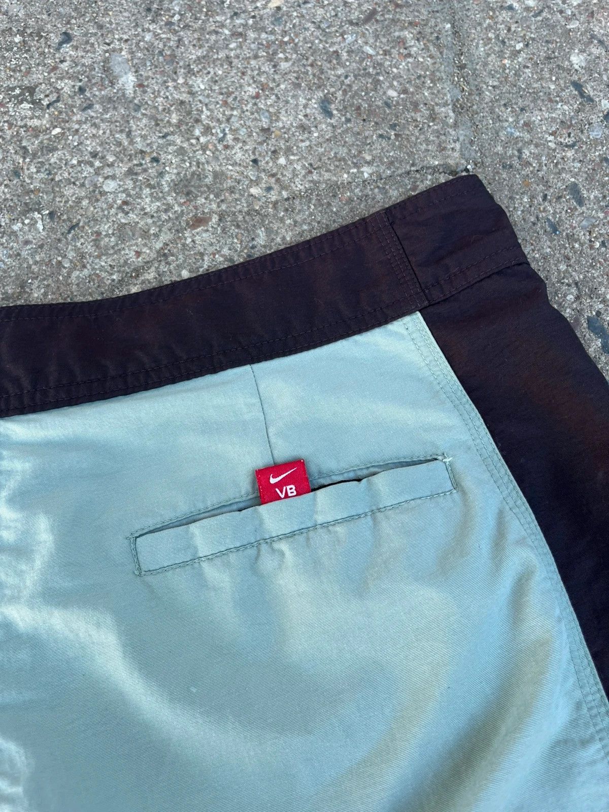 Nike Vintage 00s Nike Swoosh Shorts Travis Scott Vibe 32W Size US 32 / EU 48 - 7 Thumbnail
