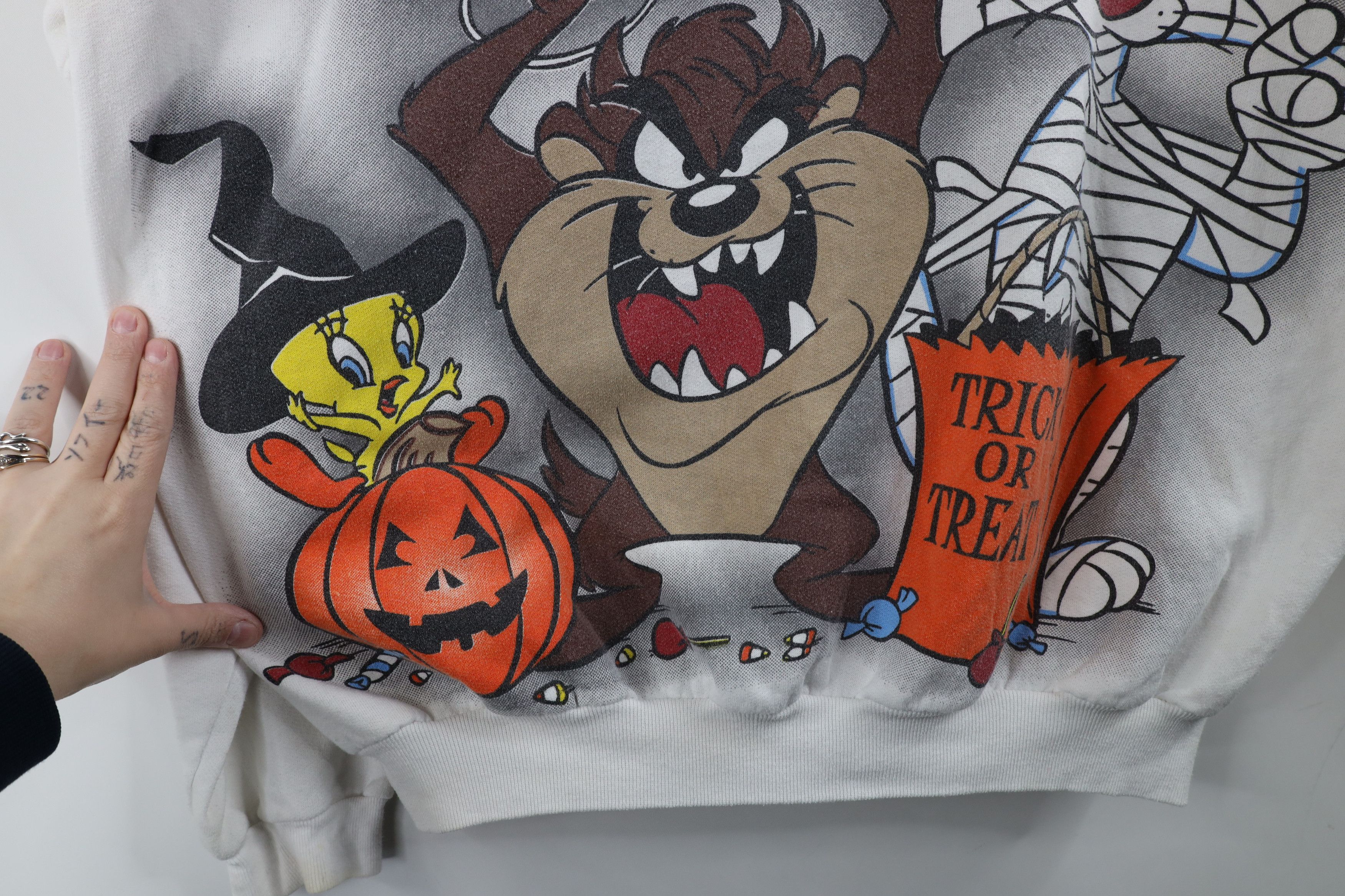 Vintage Vintage 90s Looney Tunes Over Print Halloween Sweatshirt USA Size XXL / US 16-18 / IT 52-54 - 9 Thumbnail