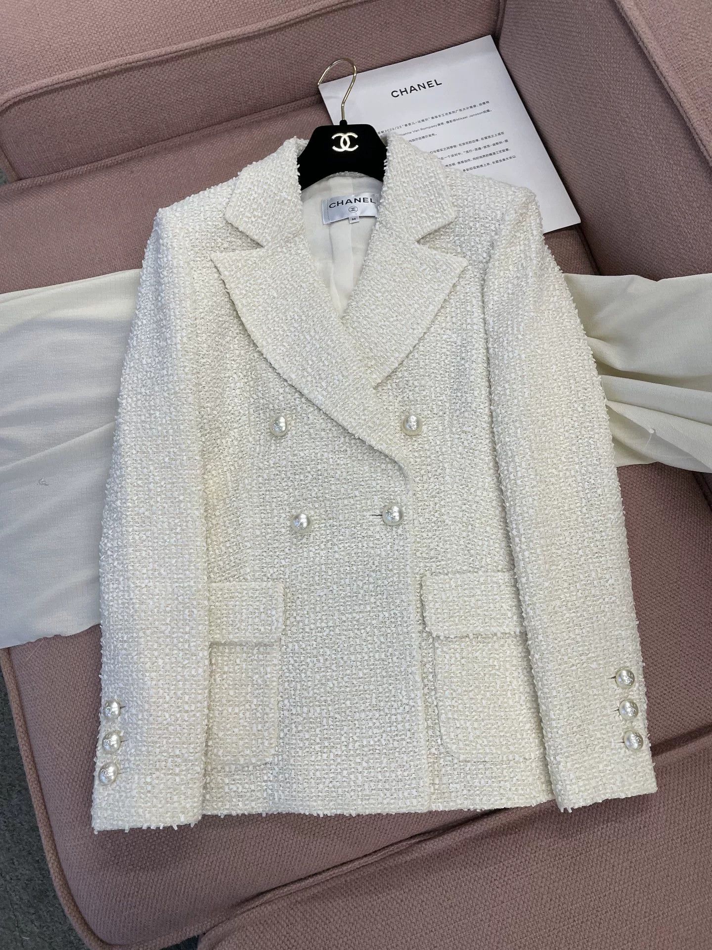 Chanel Chanel Cruise Collection Pearl Button Blazer Size US S / EU 44-46 / 1 - 1 Thumbnail
