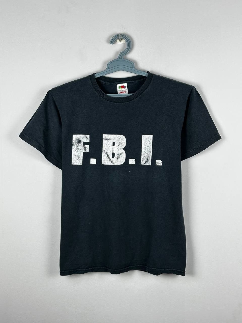Vintage Vintage 90s FBI Faded Boxy Fit T-Shirt Size US M / EU 48-50 / 2 - 4 Thumbnail