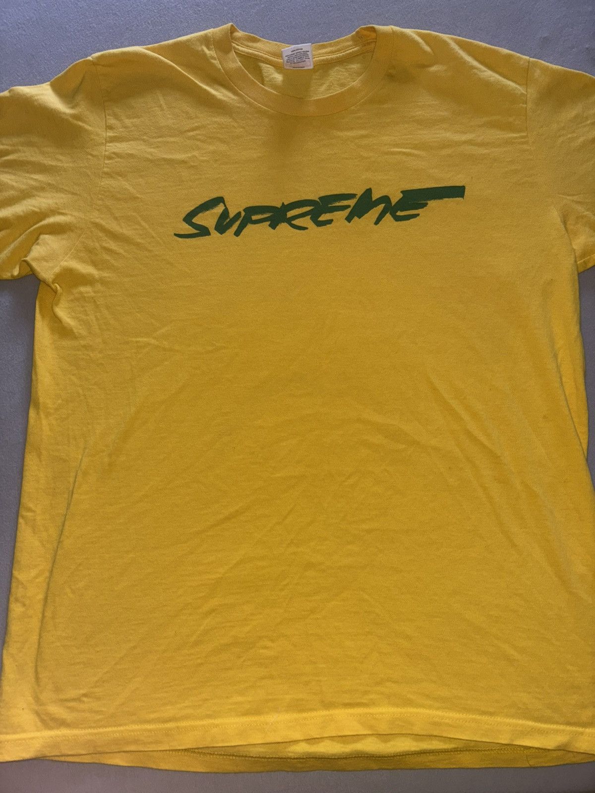 Supreme Supreme FW20 Futura Logo Tee Medium Yellow Size US M / EU 48-50 / 2 - 1 Thumbnail