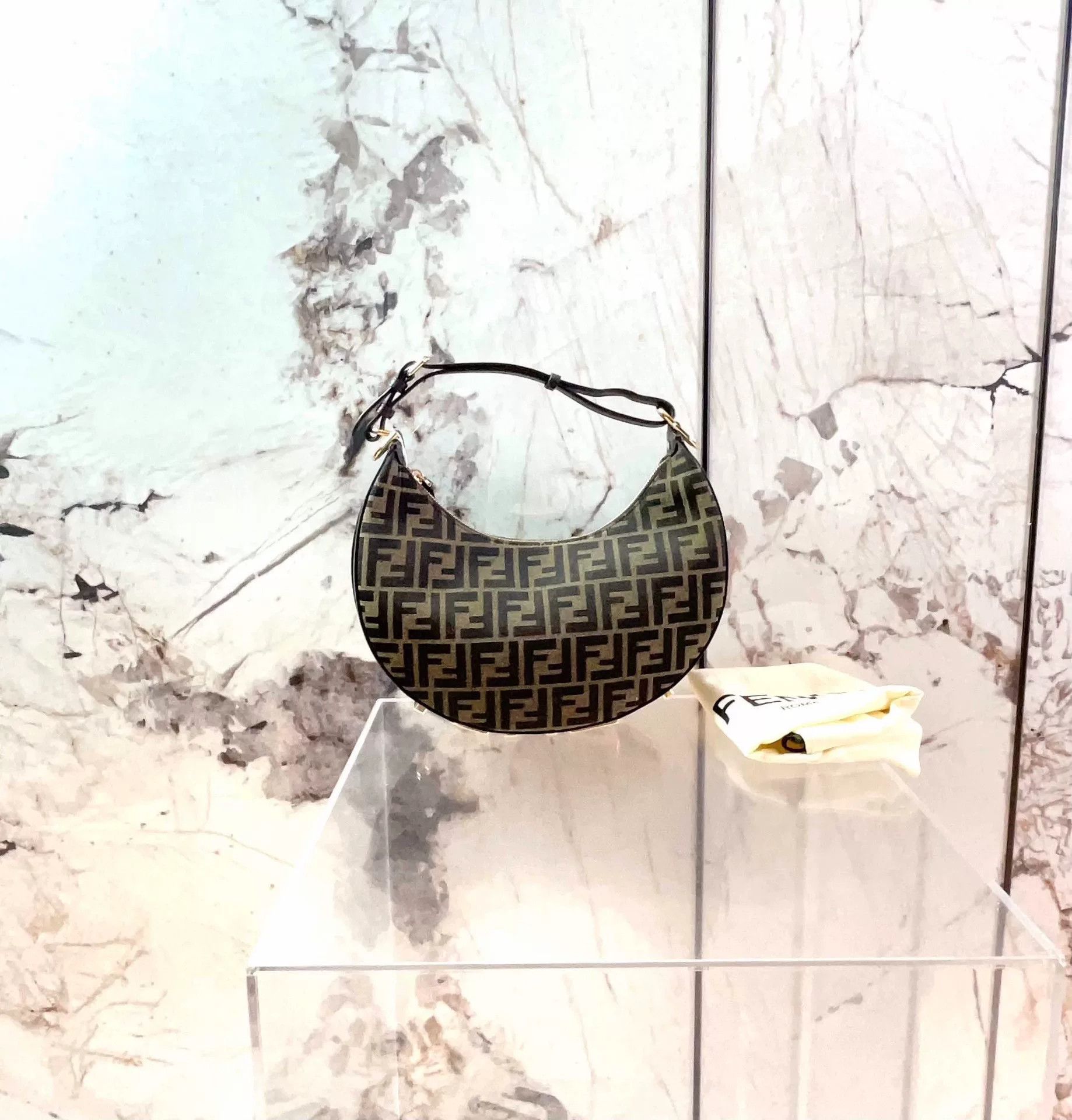 Fendi Pre-loved Bag Very good condition Size ONE SIZE - 1 Thumbnail