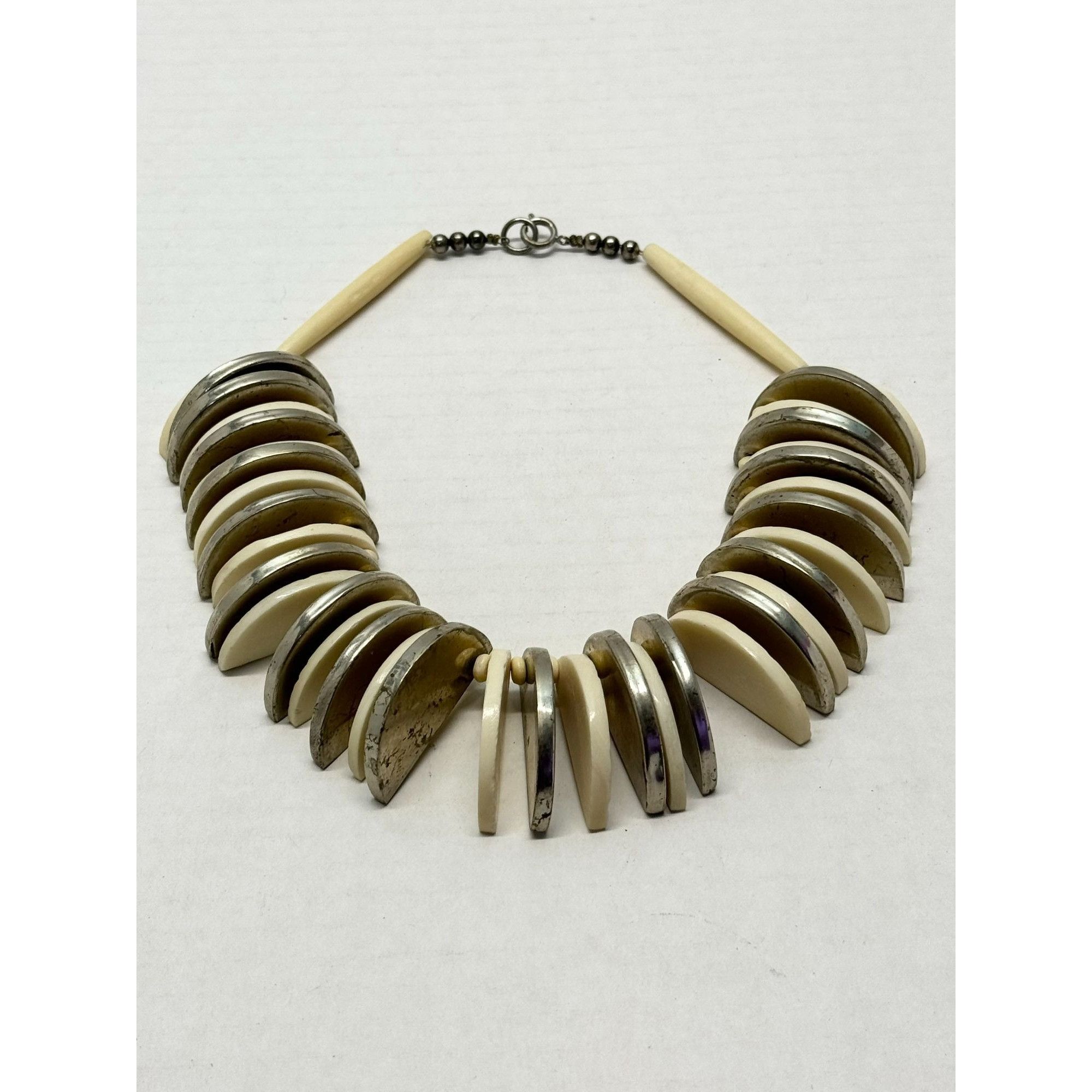 Vintage Vintage metal and white carved disc collar necklace Size ONE SIZE - 4 Thumbnail