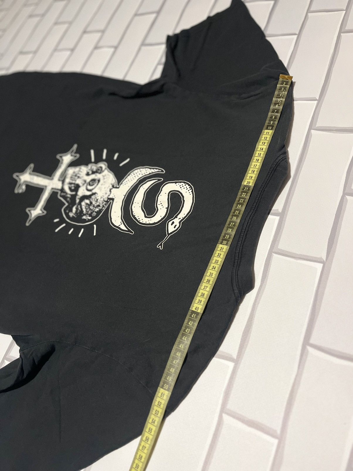 Quiksilver Quiksilver Vintage Skull Snake Cross Graphic T-Shirt Size US XL / EU 56 / 4 - 13 Thumbnail
