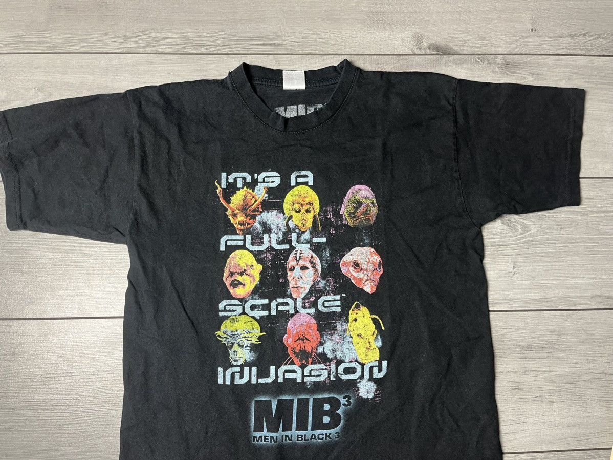 Band Tees Movie Men in Black 3 Tshirt its a full scale invasion Size US M / EU 48-50 / 2 - 3 Thumbnail